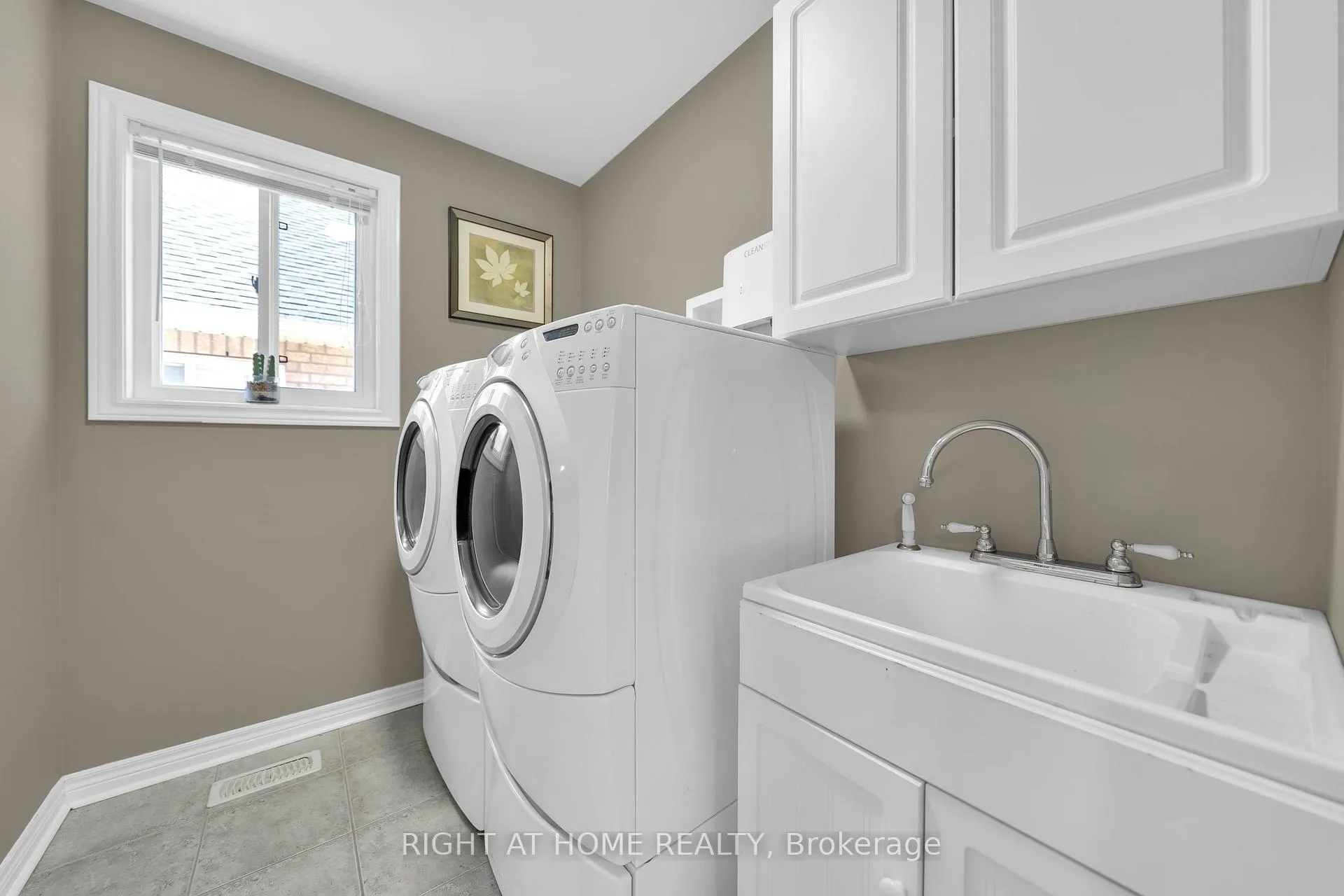 Photo 22 of 95 Glen Eagles Drive, Clarington, Courtice — HOMEH
