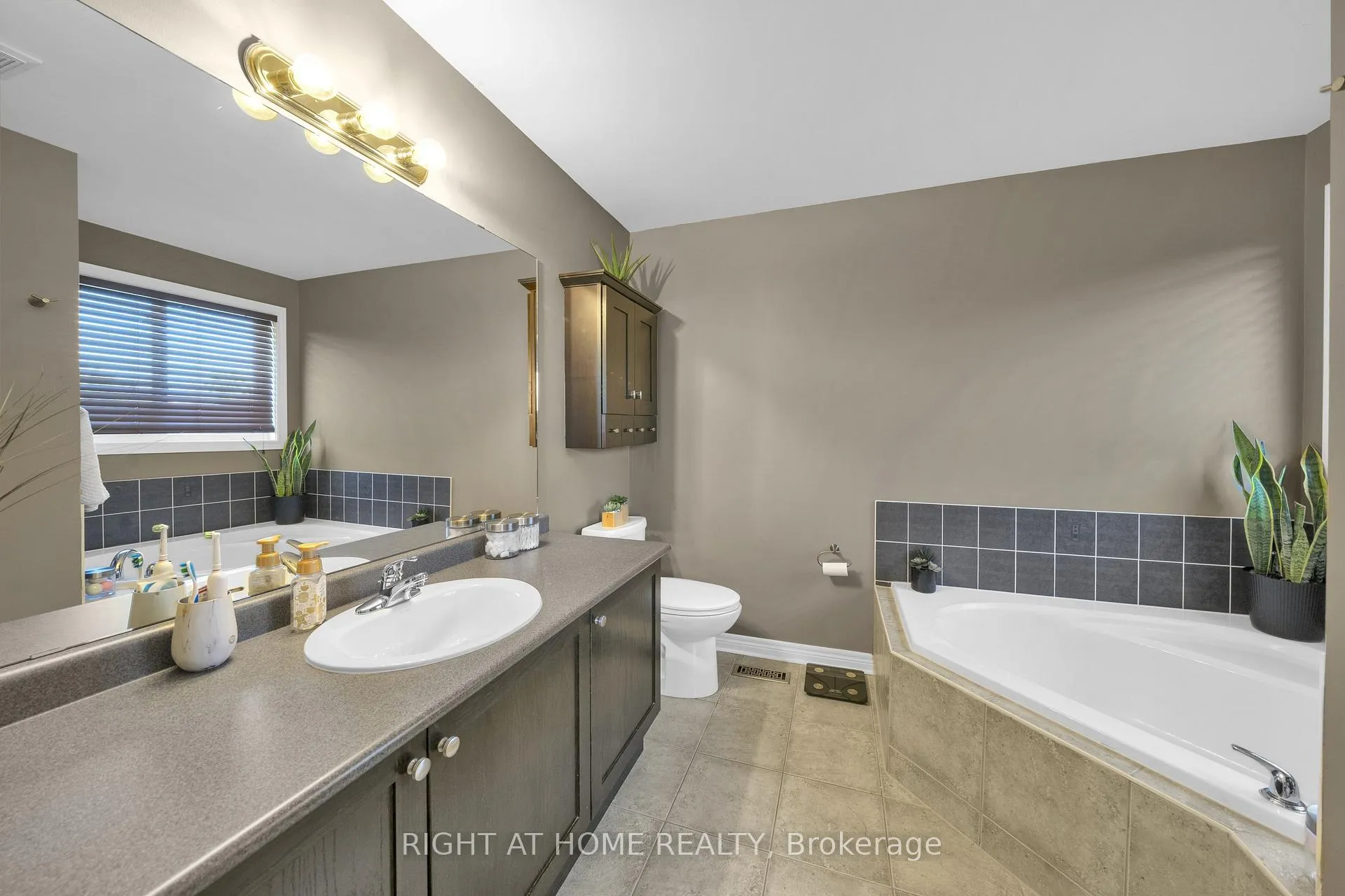 Photo 29 of 95 Glen Eagles Drive, Clarington, Courtice — HOMEH