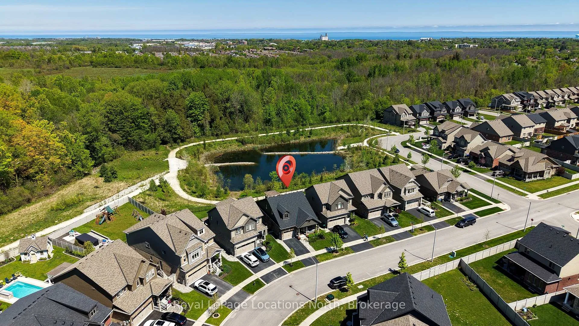 Photo 44 of 70 Plewes Drive, Collingwood — HOMEH
