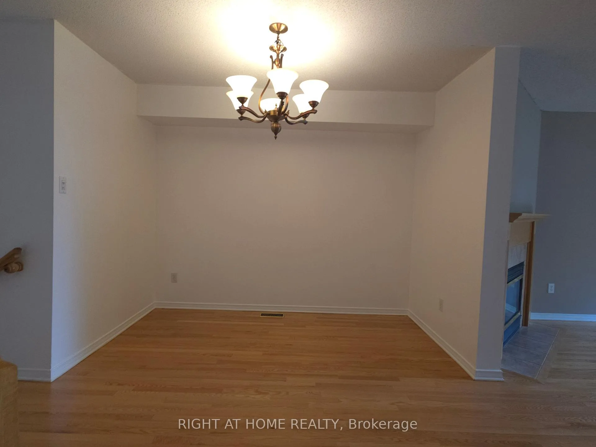Photo 6 of 142 Lilibet Cres E, Ottawa, Ellwood — HOMEH