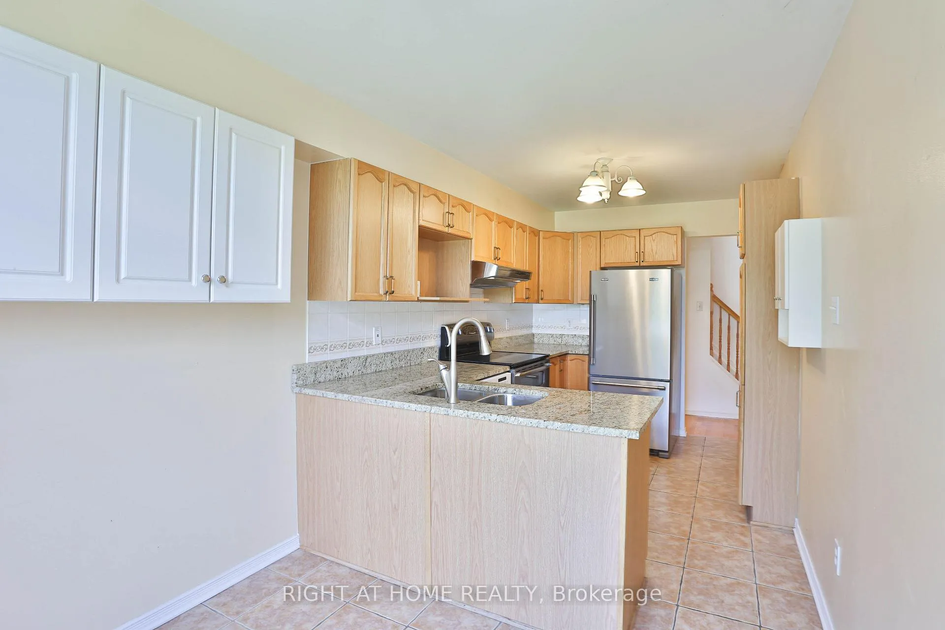 Photo 11 of 142 Lilibet Cres E, Ottawa, Ellwood — HOMEH