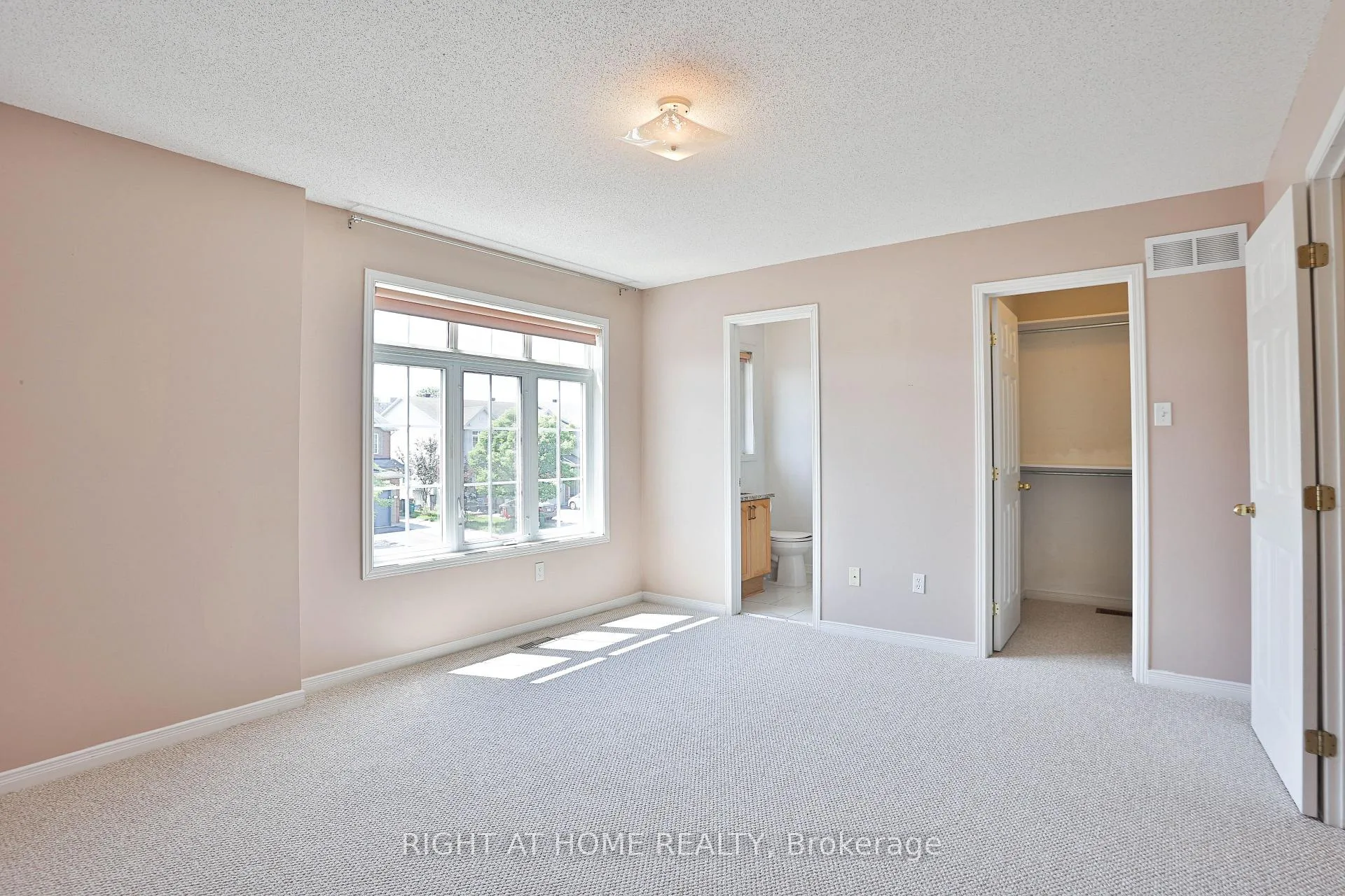 Photo 14 of 142 Lilibet Cres E, Ottawa, Ellwood — HOMEH