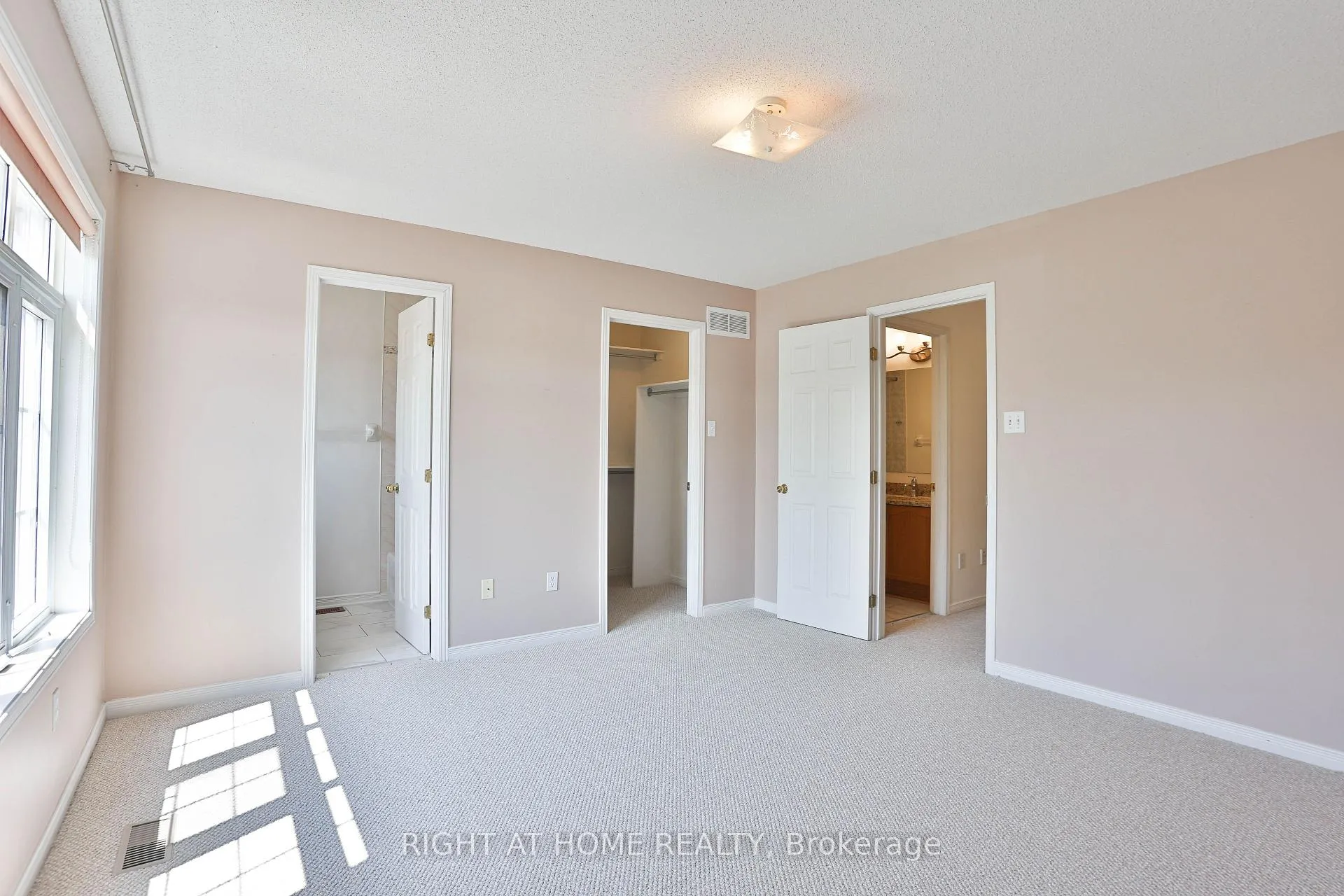 Photo 15 of 142 Lilibet Cres E, Ottawa, Ellwood — HOMEH
