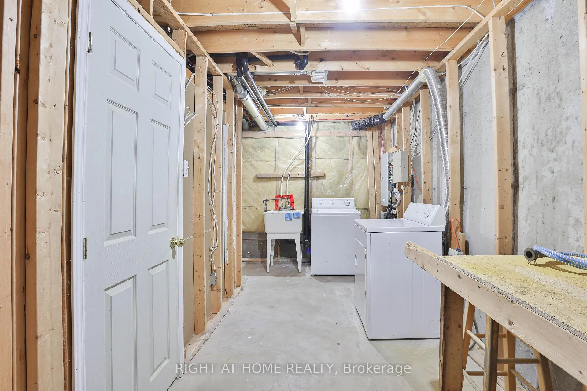 Photo 23 of 142 Lilibet Cres E, Ottawa, Ellwood — HOMEH