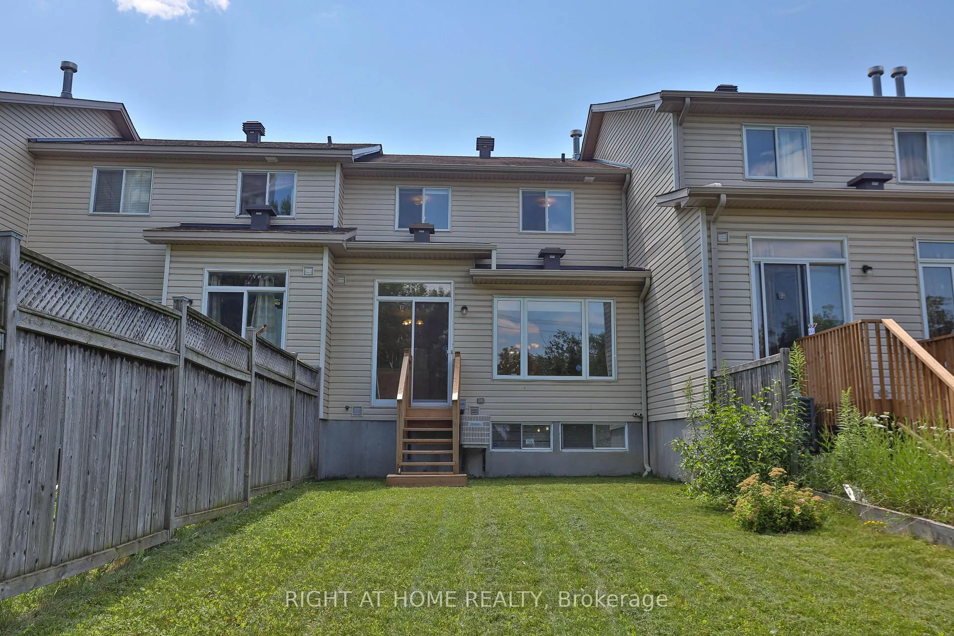 Photo 27 of 142 Lilibet Cres E, Ottawa, Ellwood — HOMEH
