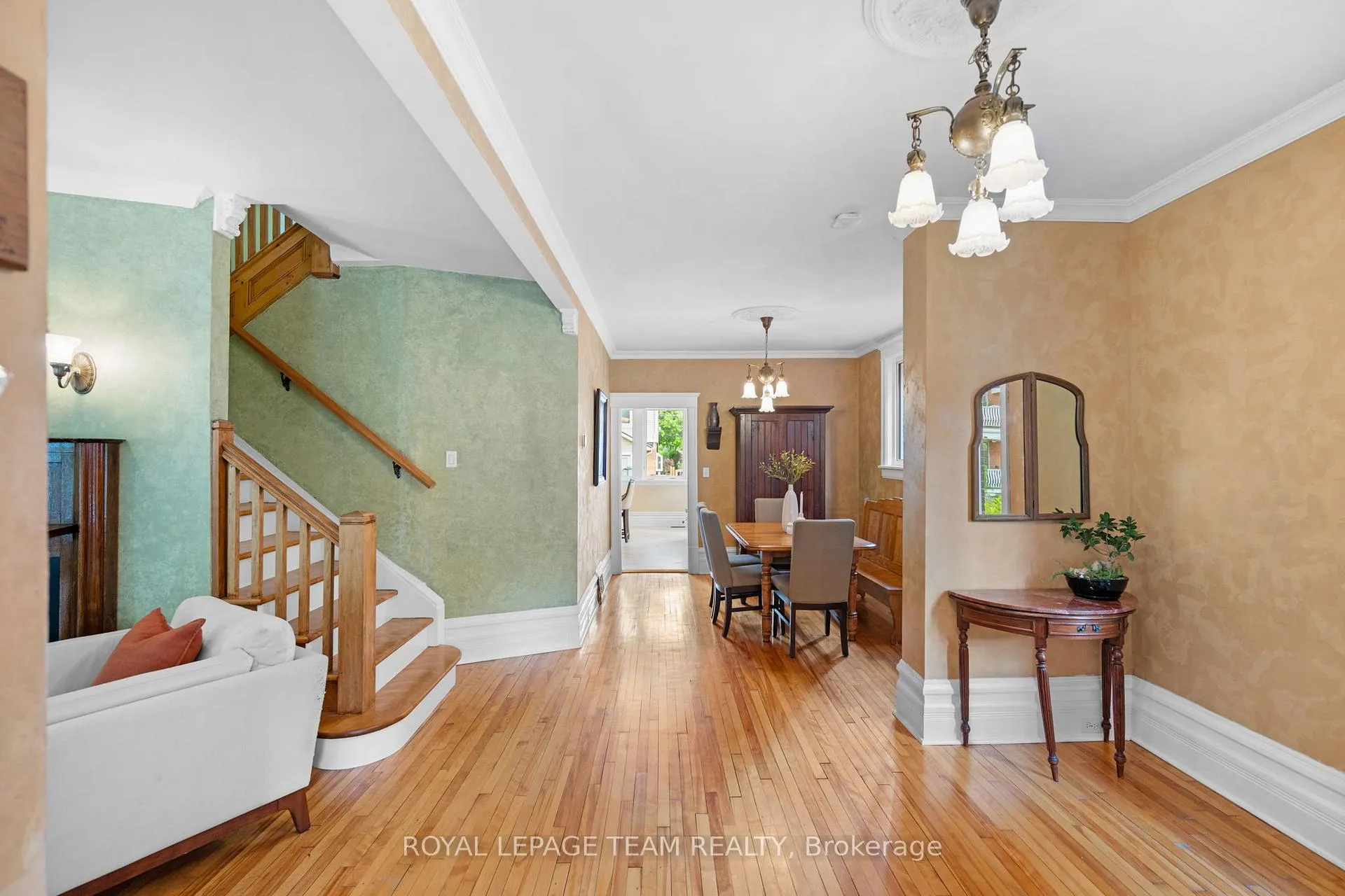 Photo 9 of 8 Ossington Avenue, Ottawa, Old Ottawa South — HOMEH