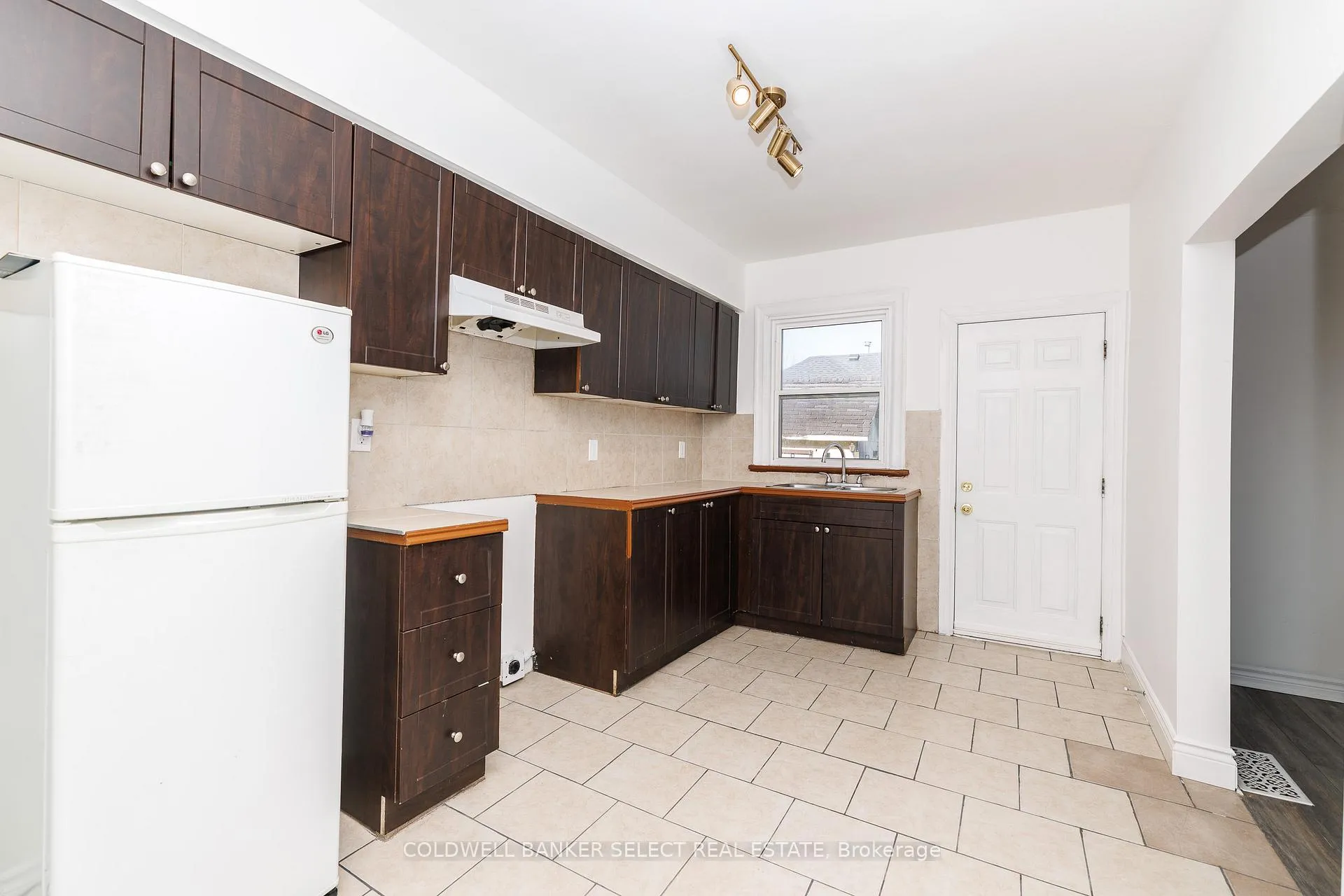 Photo 4 of 55 Frederick Avenue, Hamilton, Crown Point — HOMEH