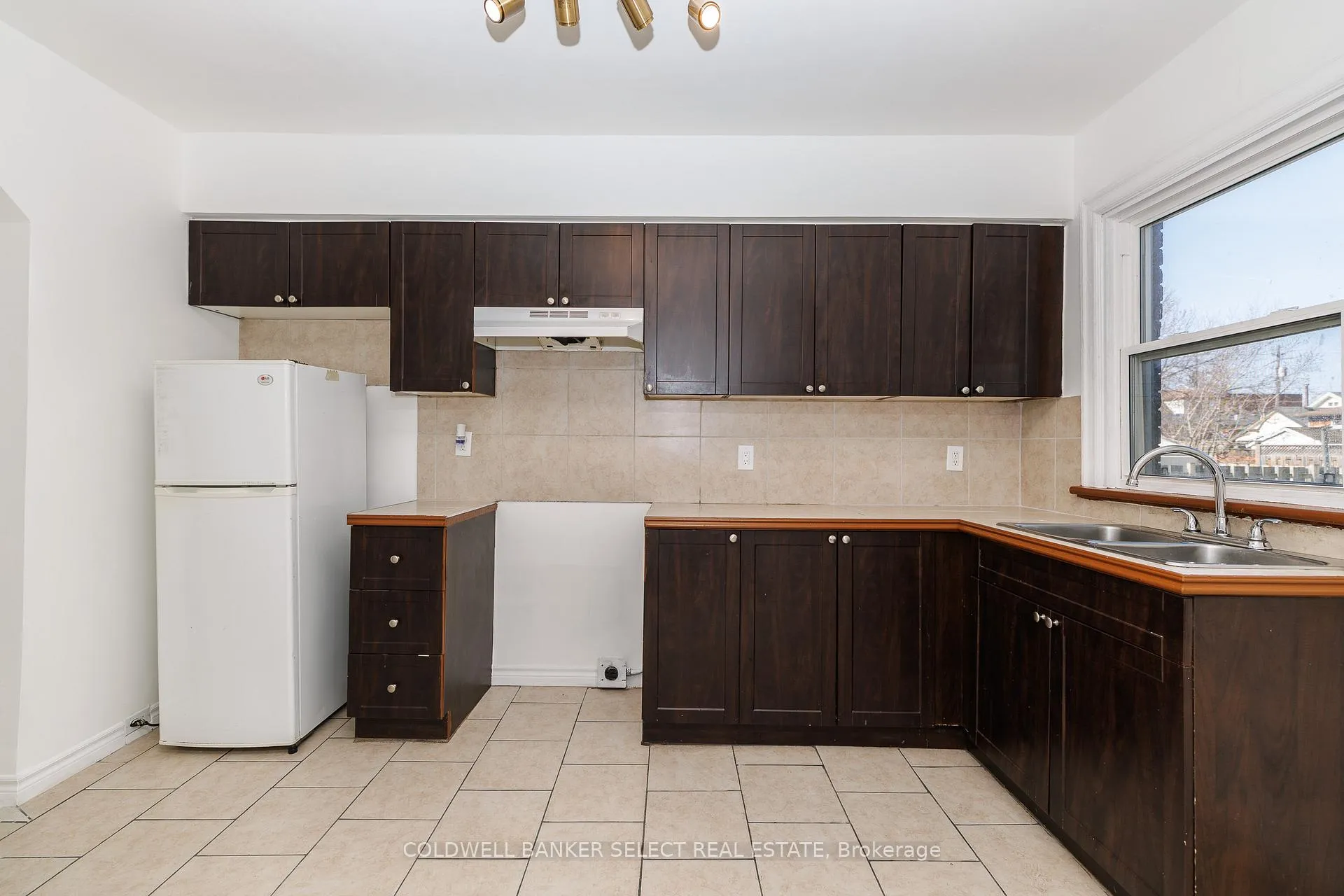 Photo 6 of 55 Frederick Avenue, Hamilton, Crown Point — HOMEH
