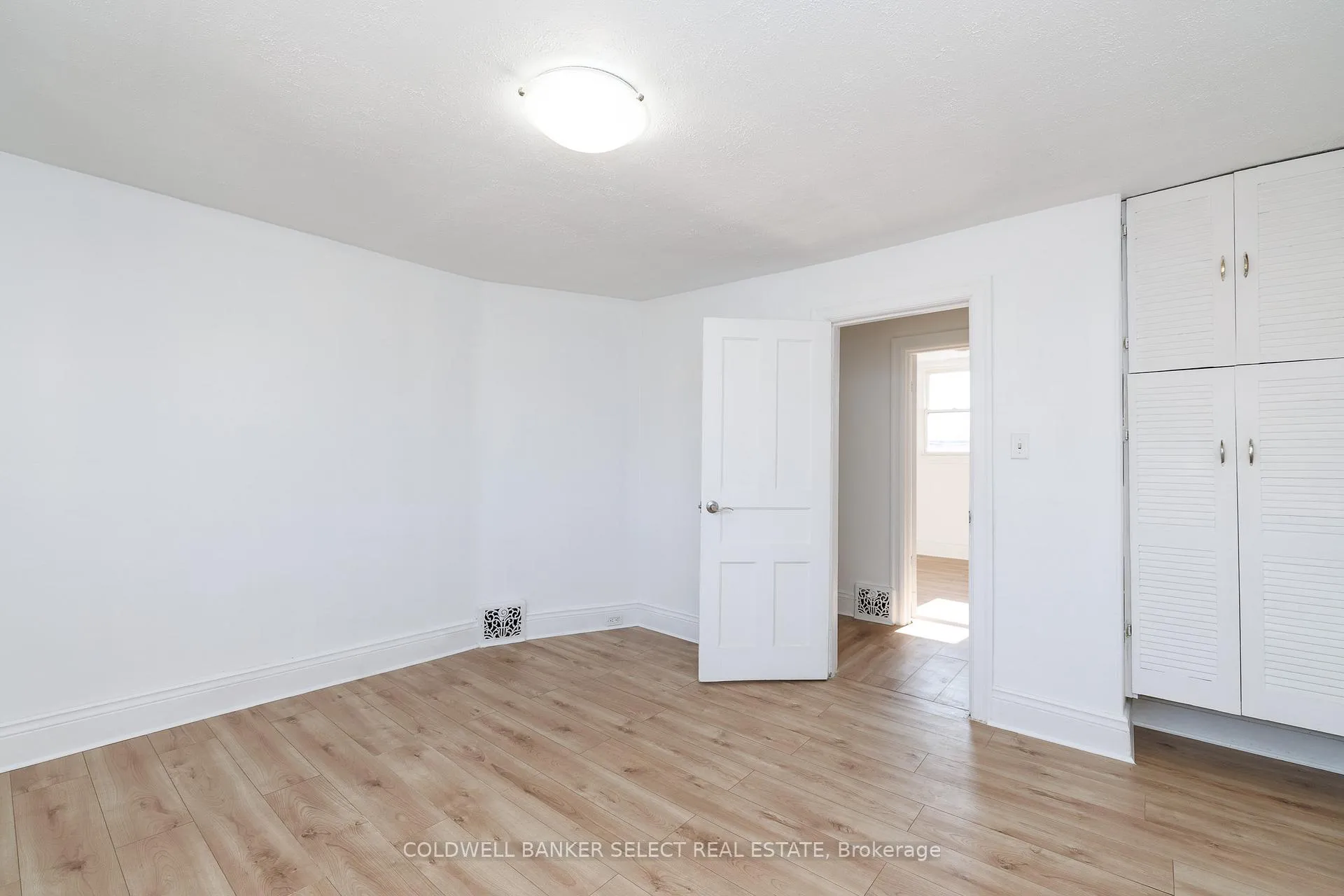 Photo 14 of 55 Frederick Avenue, Hamilton, Crown Point — HOMEH