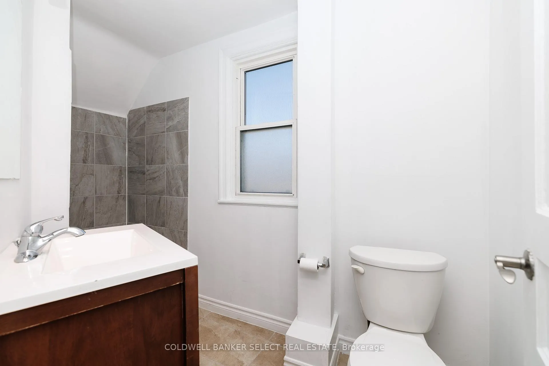 Photo 18 of 55 Frederick Avenue, Hamilton, Crown Point — HOMEH