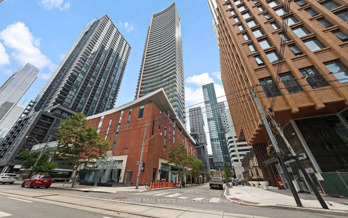 Front of Unit 3706, 21 Widmer Street