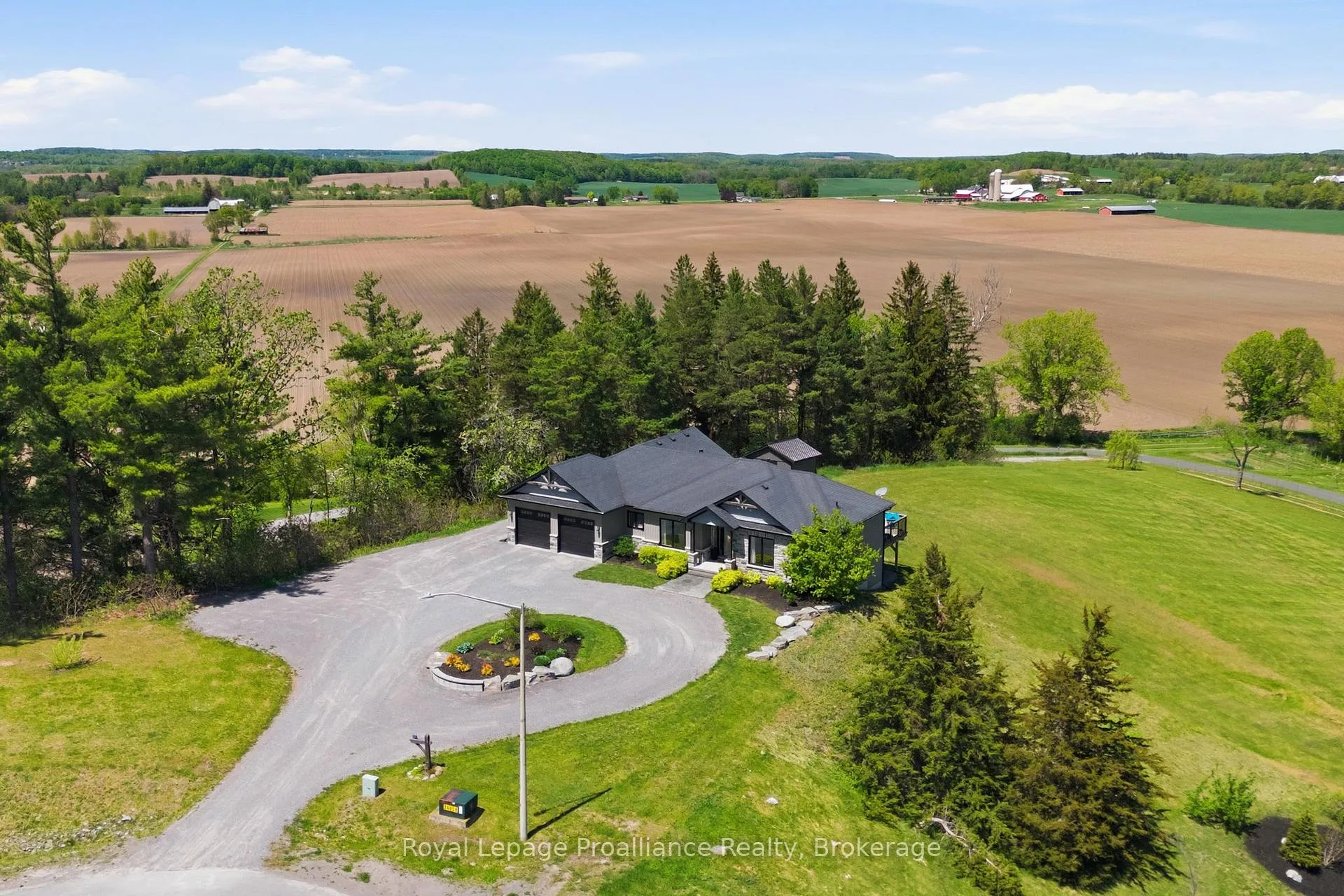 Photo 2 of 137 Windwhisper Drive, Belleville, Thurlow Ward — HOMEH