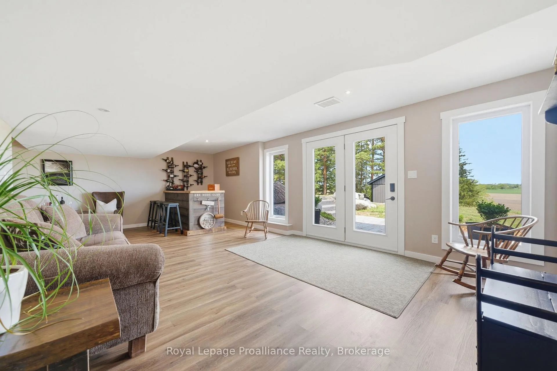 Photo 32 of 137 Windwhisper Drive, Belleville, Thurlow Ward — HOMEH