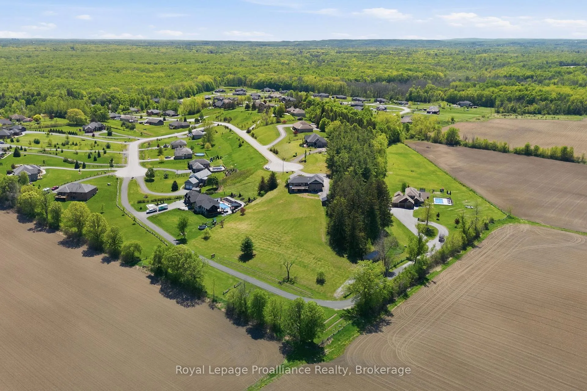 Photo 47 of 137 Windwhisper Drive, Belleville, Thurlow Ward — HOMEH