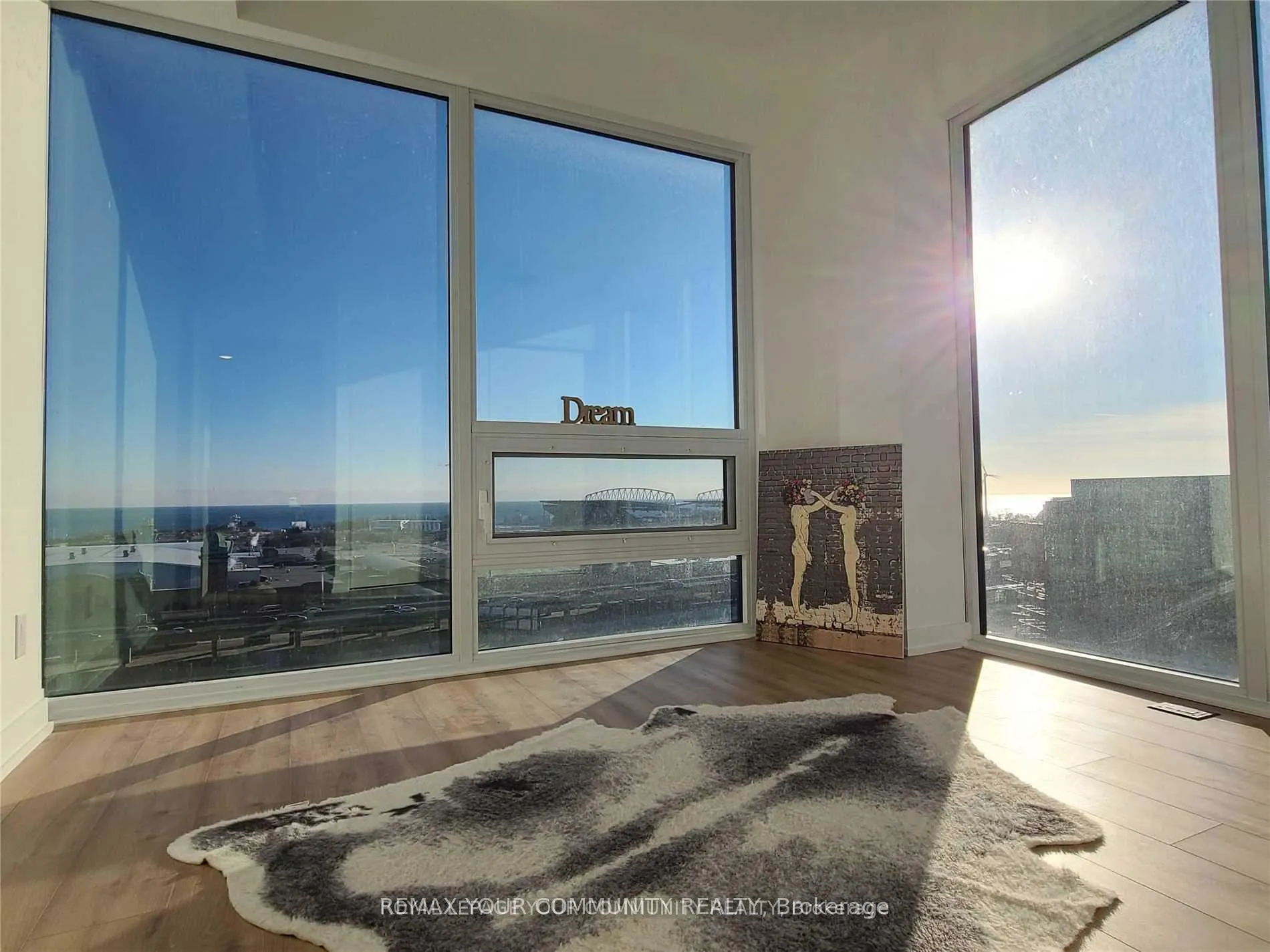 Photo of Unit 1503, 135 East Liberty Street