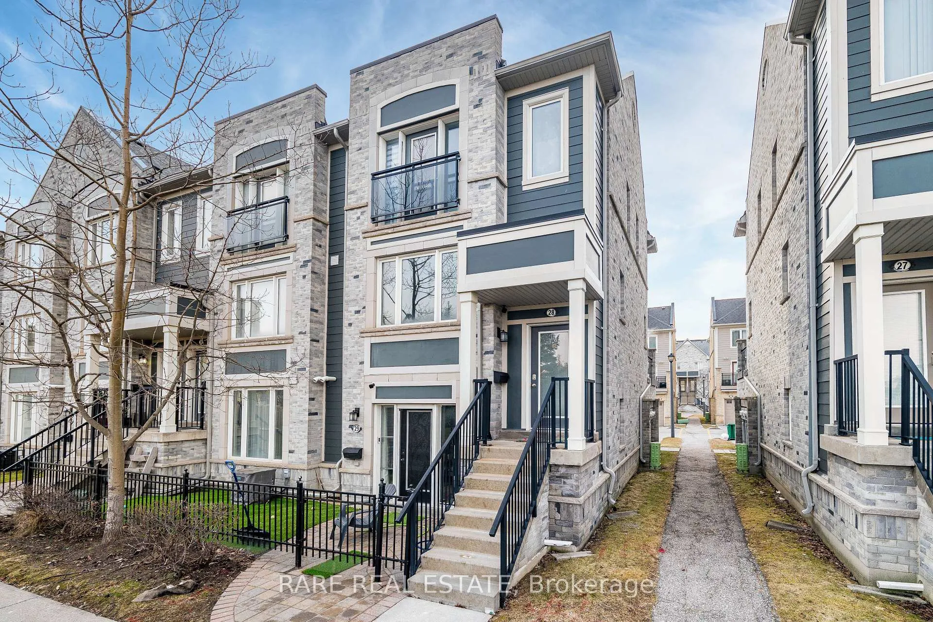 Front of Unit 28, 60 Fairwood Circle