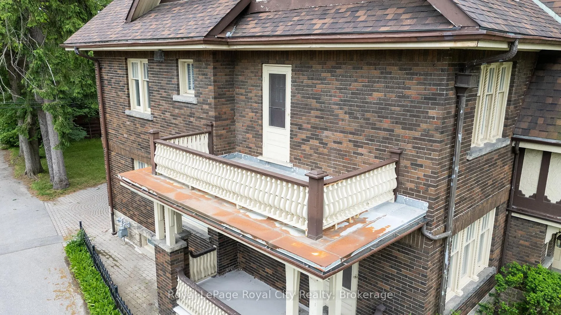 Photo 34 of 76 London Road W, Guelph, Exhibition Park — HOMEH