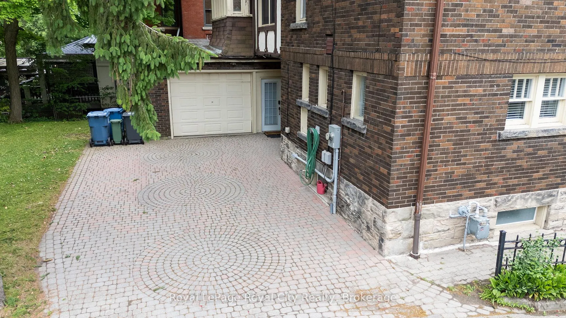 Photo 36 of 76 London Road W, Guelph, Exhibition Park — HOMEH