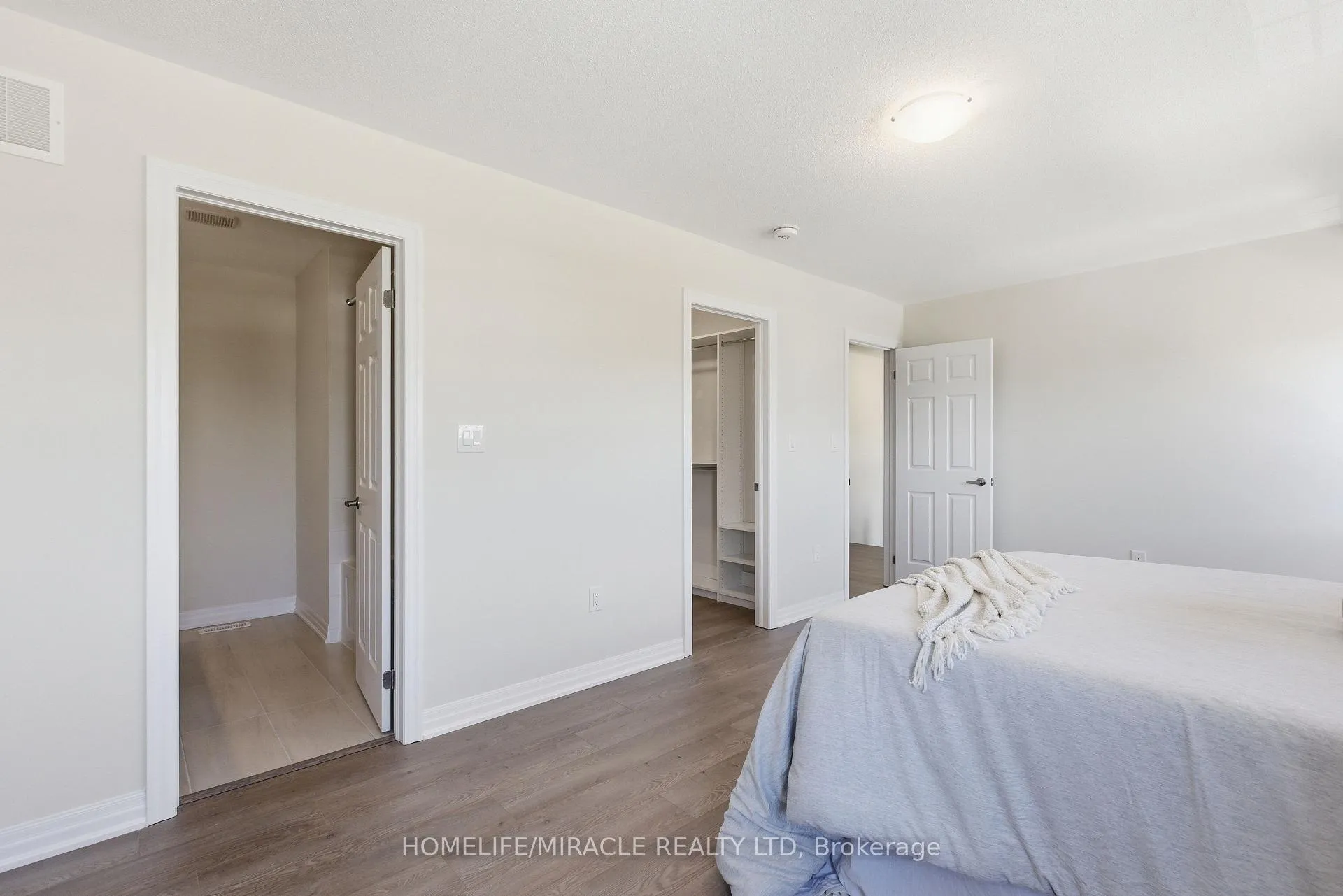 Photo 14 of 86 Belmont Drive, Clarington, Newcastle — HOMEH