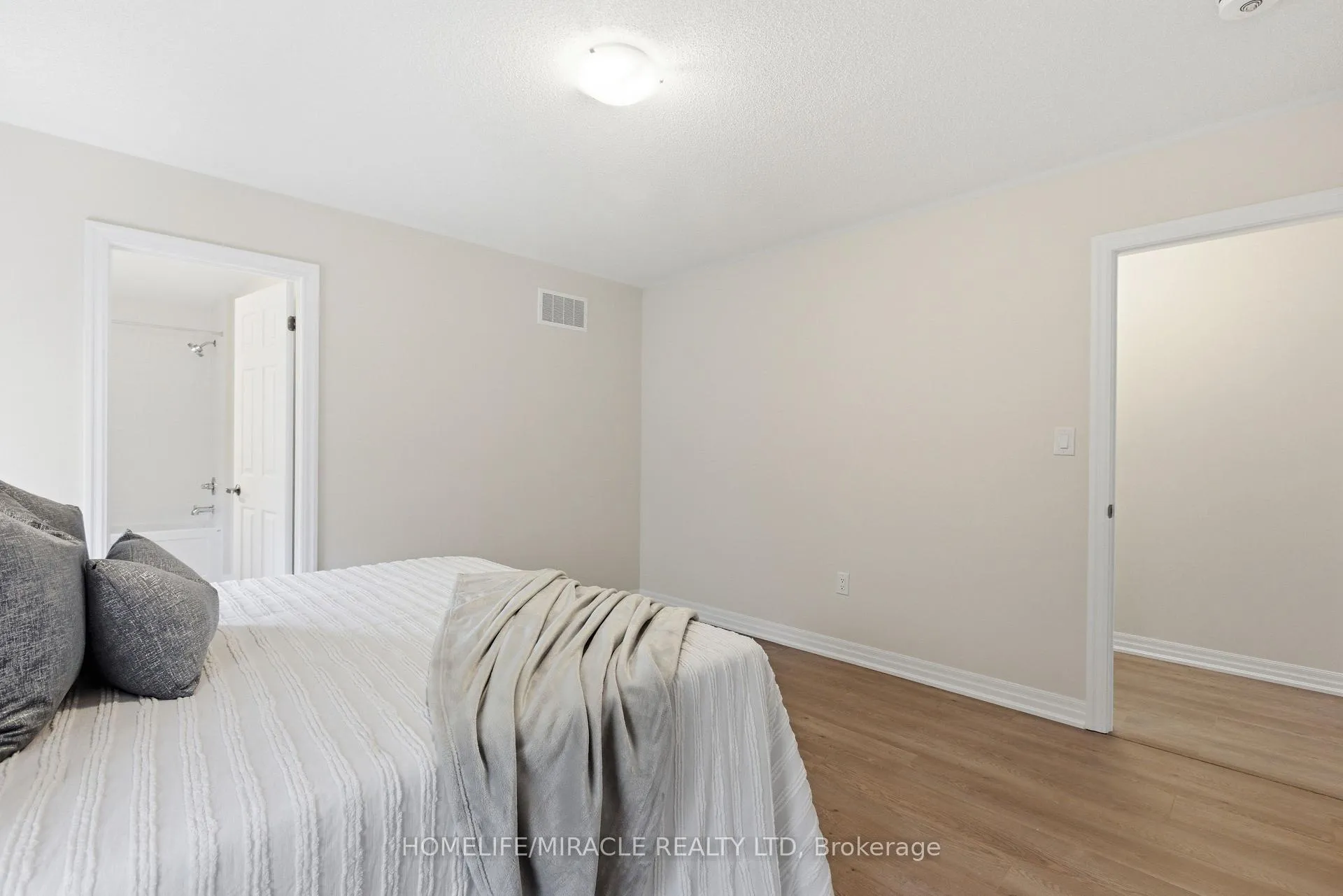 Photo 18 of 86 Belmont Drive, Clarington, Newcastle — HOMEH