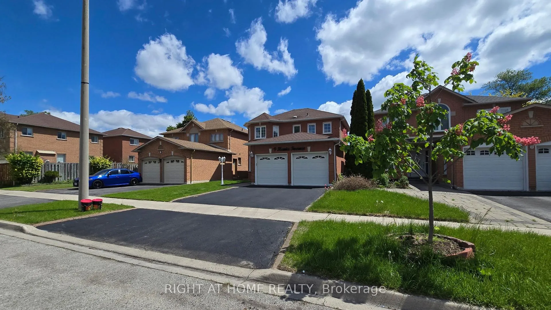 Photo 2 of 9 Hania Terrace, Scarborough, Highland Creek — HOMEH