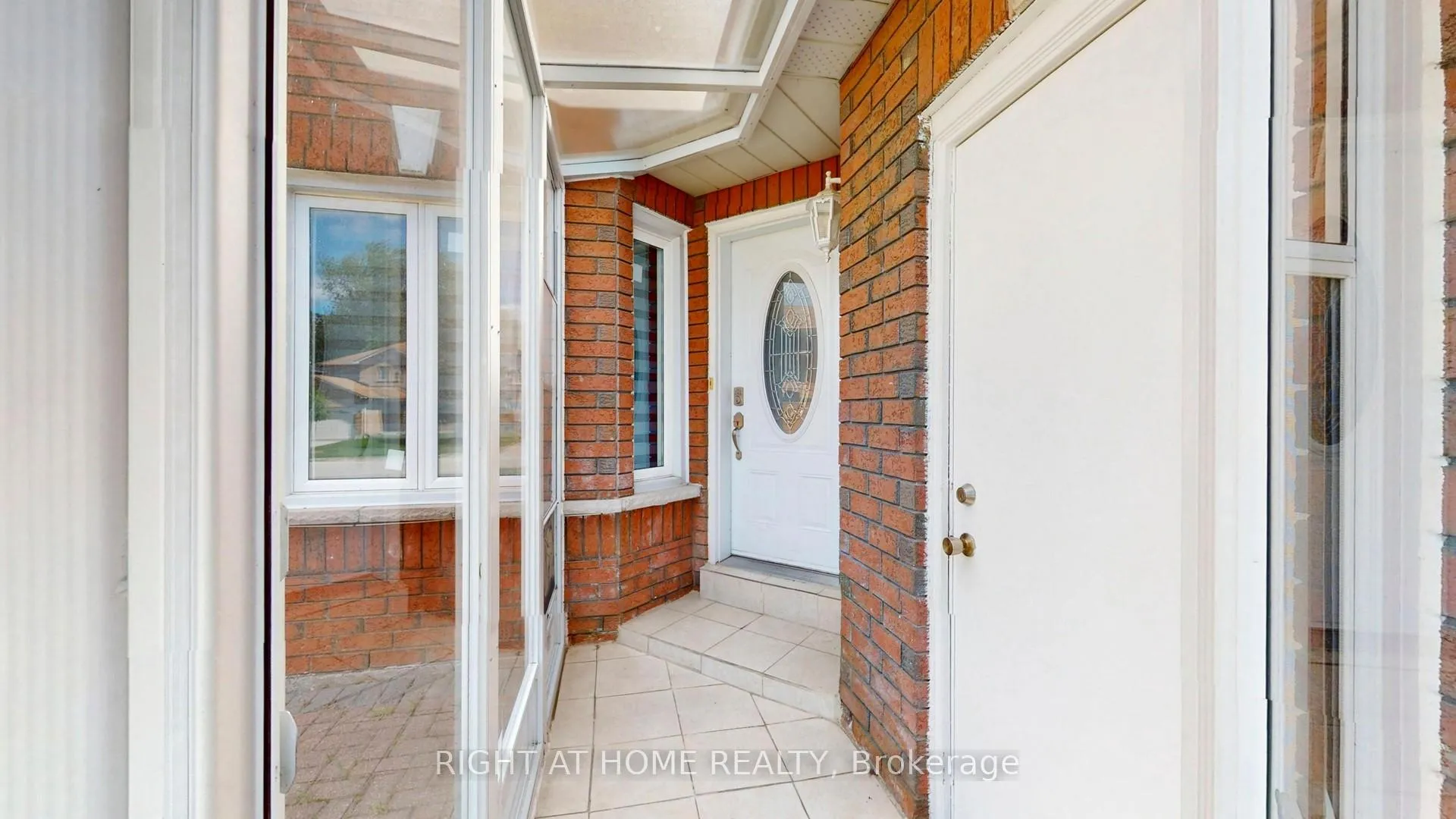 Photo 3 of 9 Hania Terrace, Scarborough, Highland Creek — HOMEH