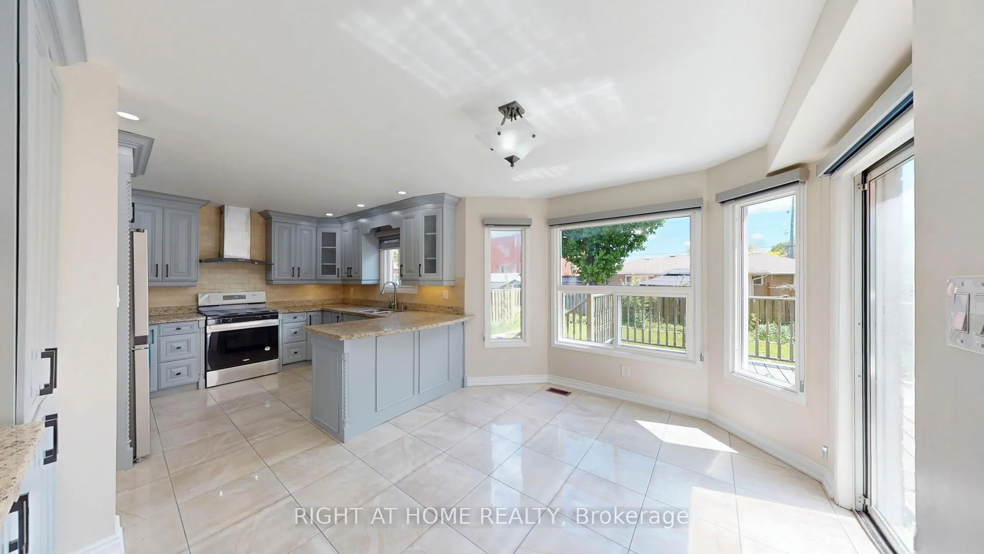 Photo 5 of 9 Hania Terrace, Scarborough, Highland Creek — HOMEH