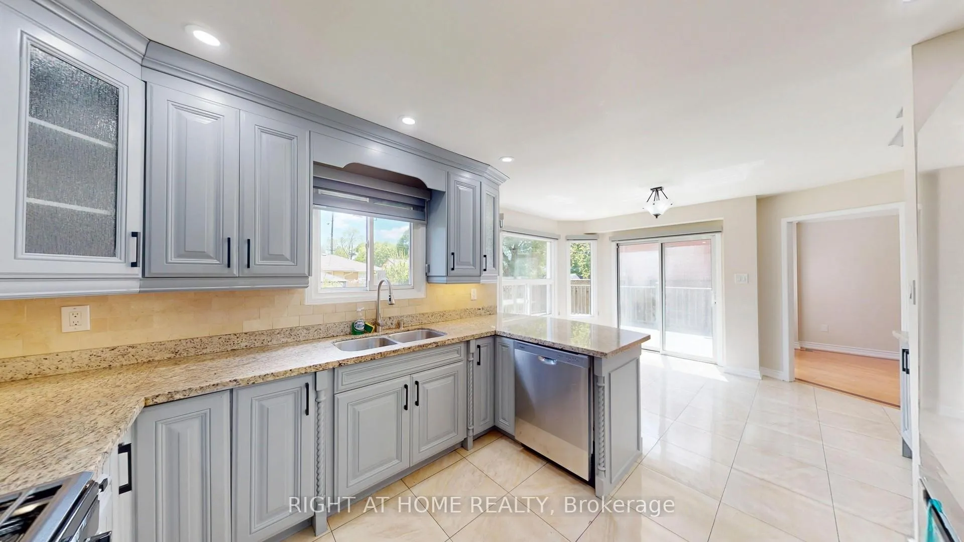 Photo 7 of 9 Hania Terrace, Scarborough, Highland Creek — HOMEH