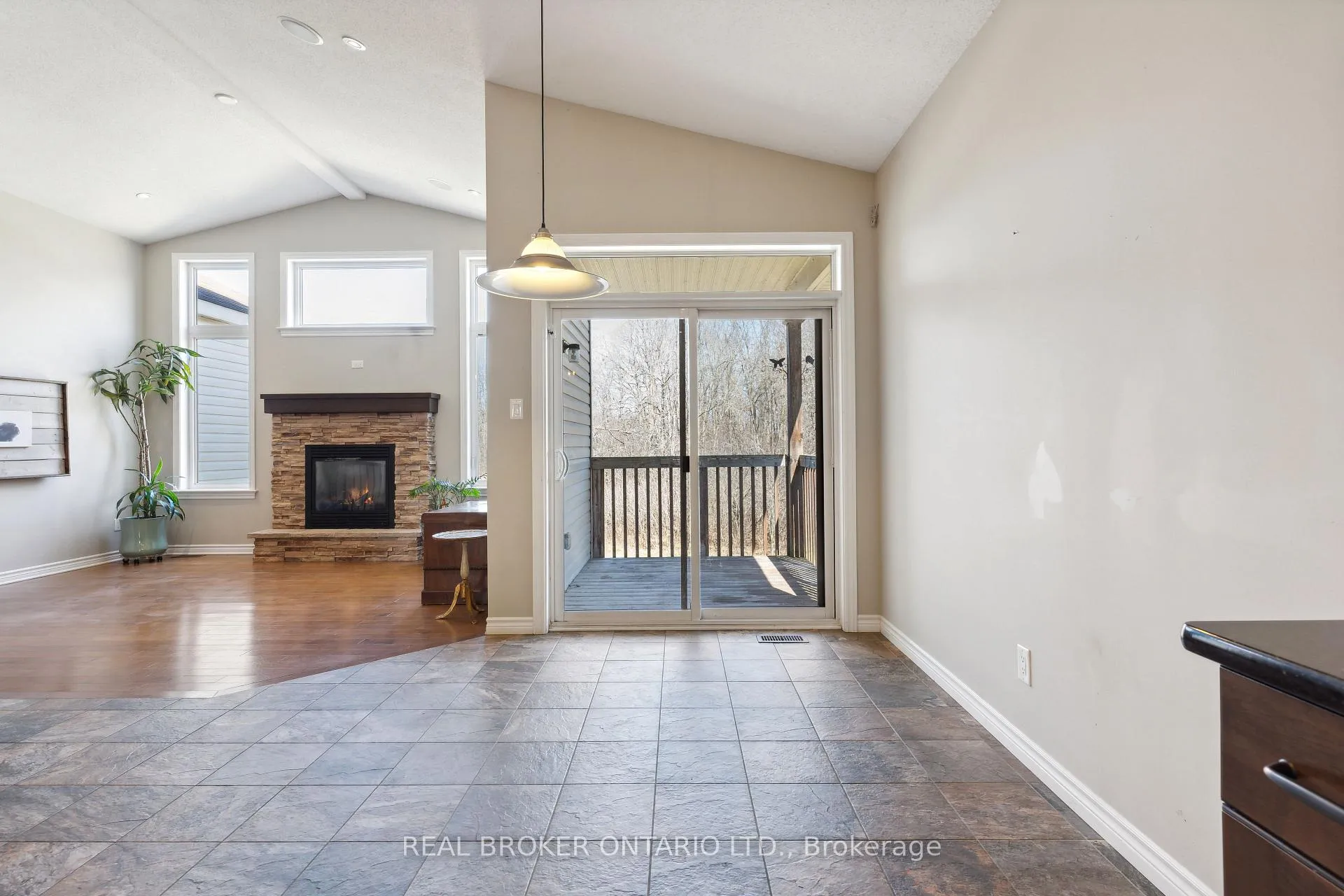 Photo 19 of 51 Waterside Drive, Carleton Place — HOMEH