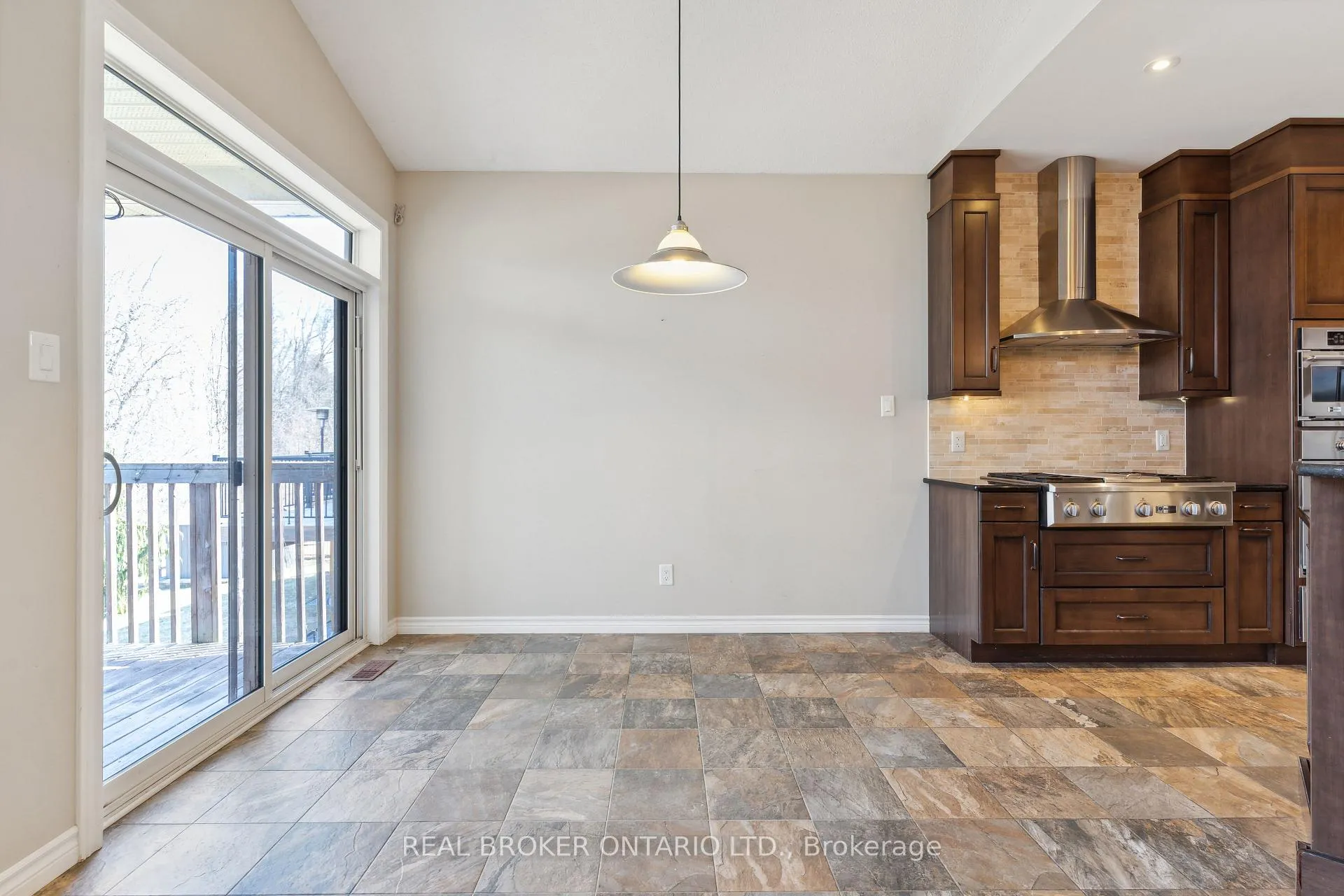 Photo 20 of 51 Waterside Drive, Carleton Place — HOMEH