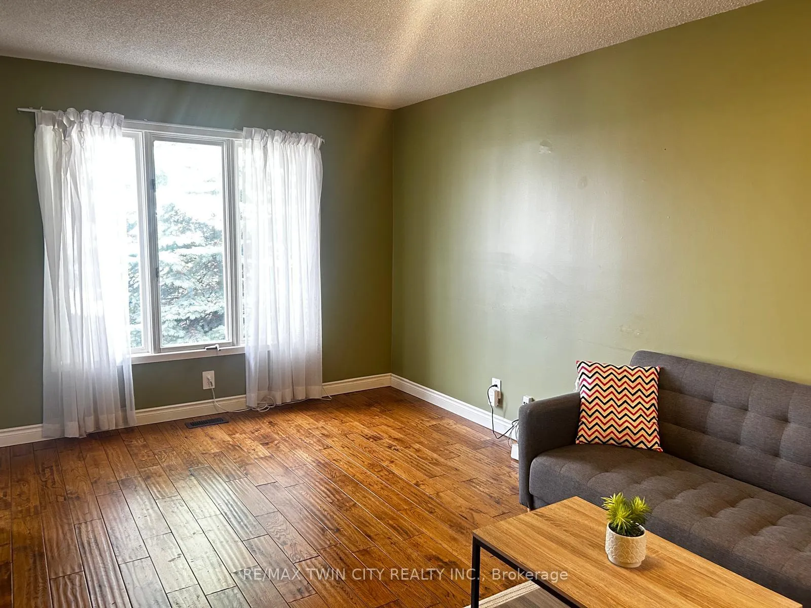 Photo 3 of 254 Camille Crescent, Waterloo — HOMEH