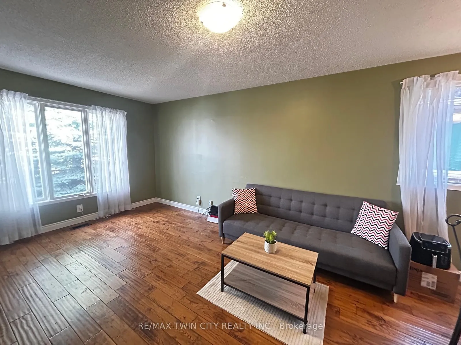 Photo 8 of 254 Camille Crescent, Waterloo — HOMEH