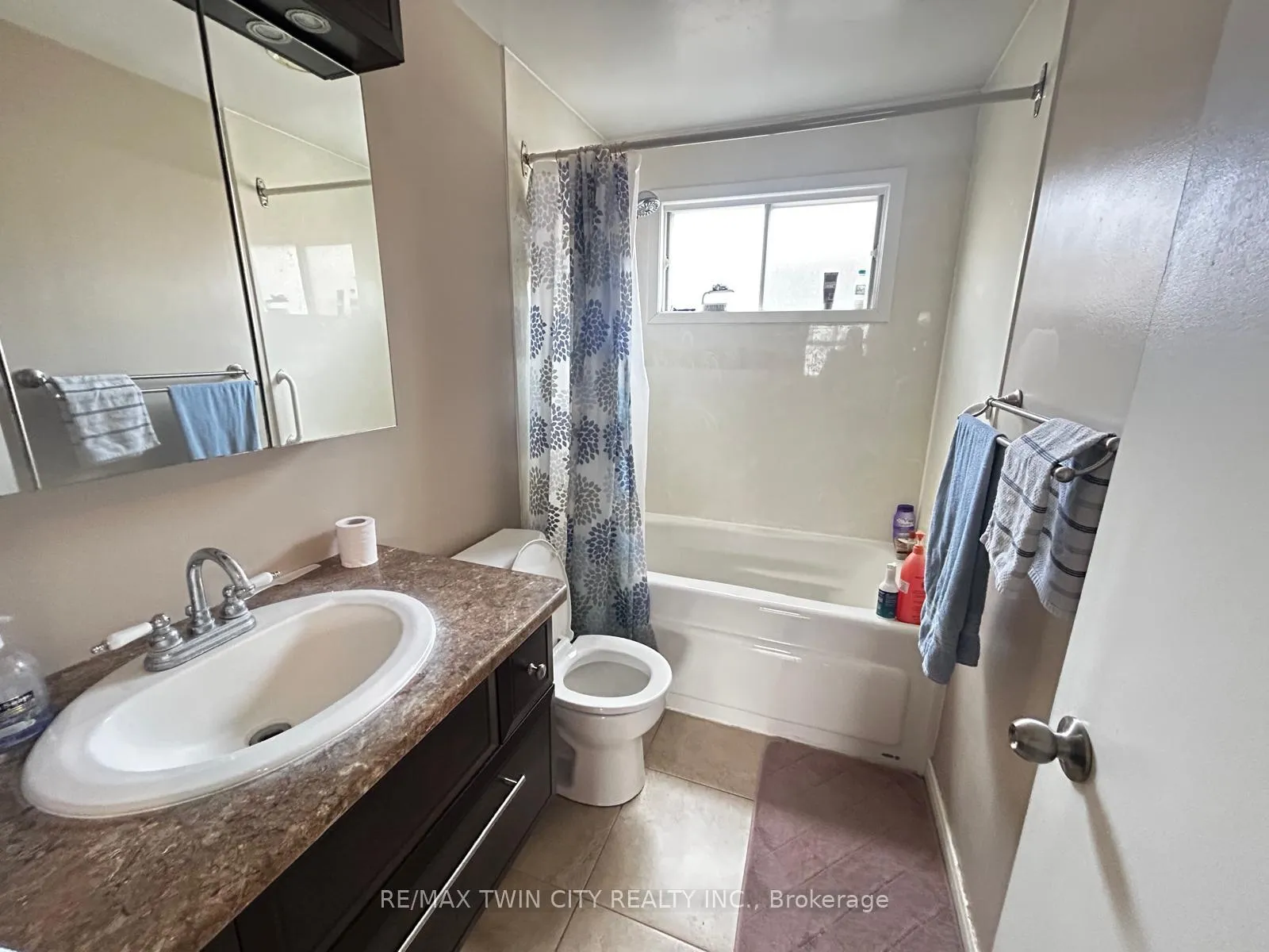 Photo 11 of 254 Camille Crescent, Waterloo — HOMEH