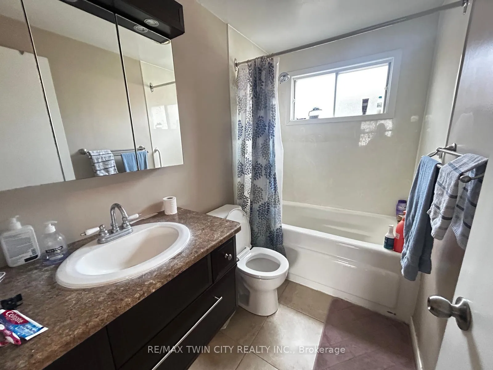 Photo 12 of 254 Camille Crescent, Waterloo — HOMEH