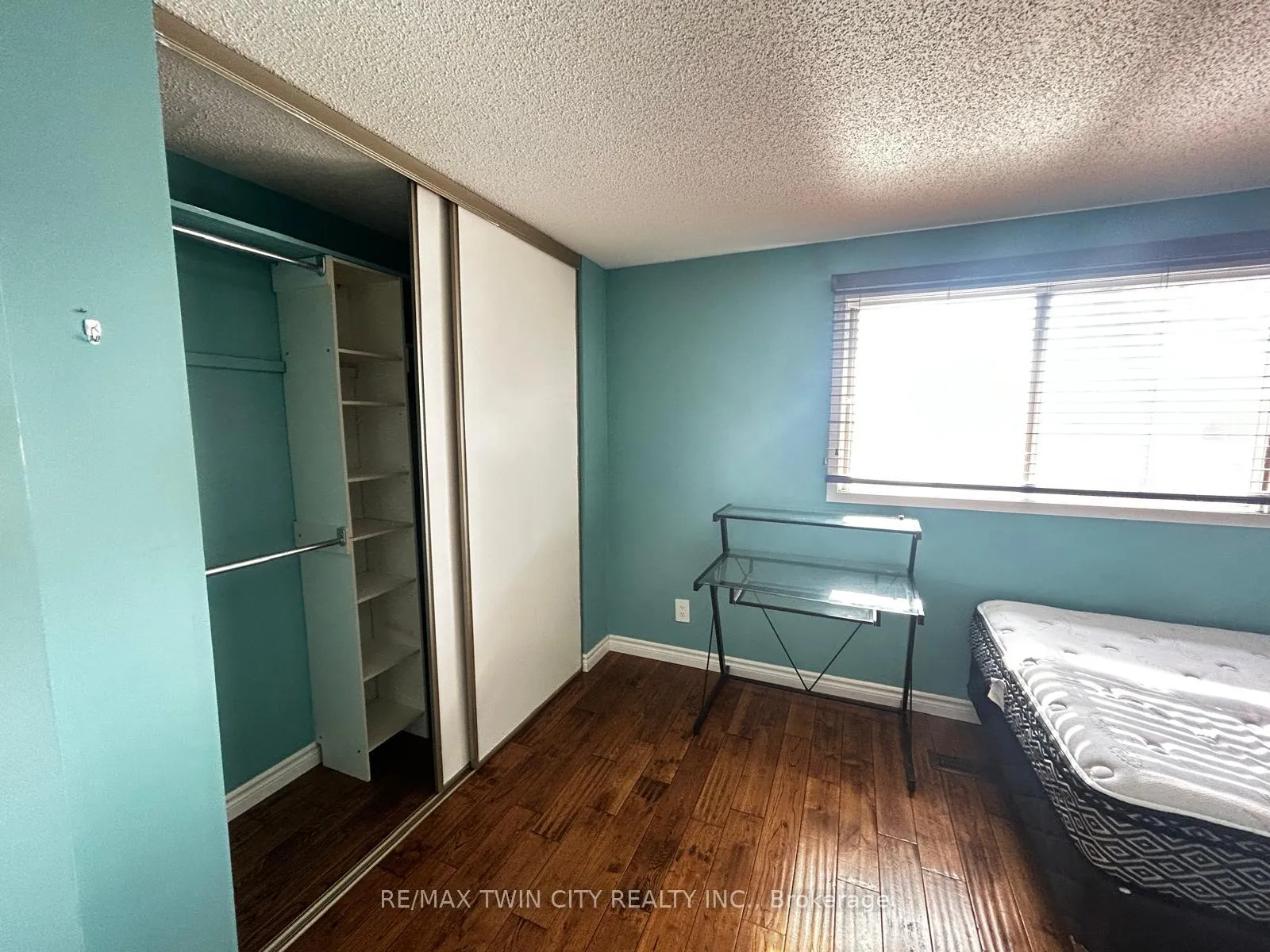 Photo 14 of 254 Camille Crescent, Waterloo — HOMEH