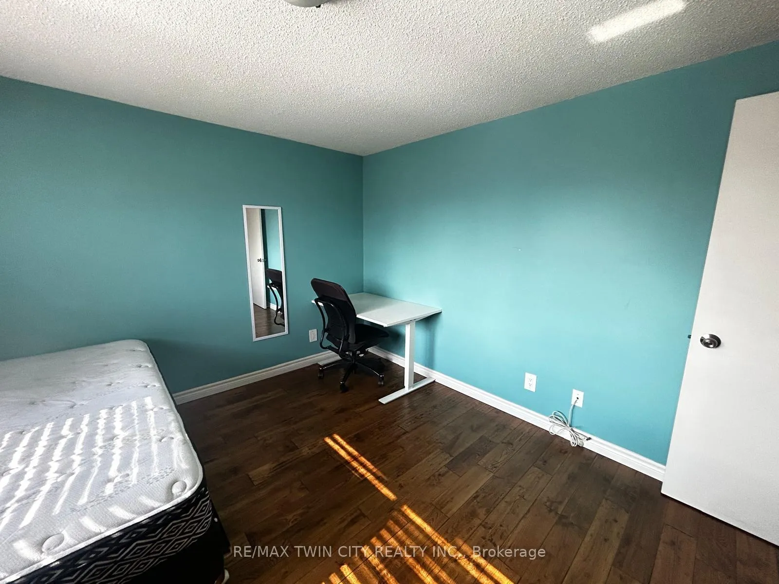 Photo 15 of 254 Camille Crescent, Waterloo — HOMEH