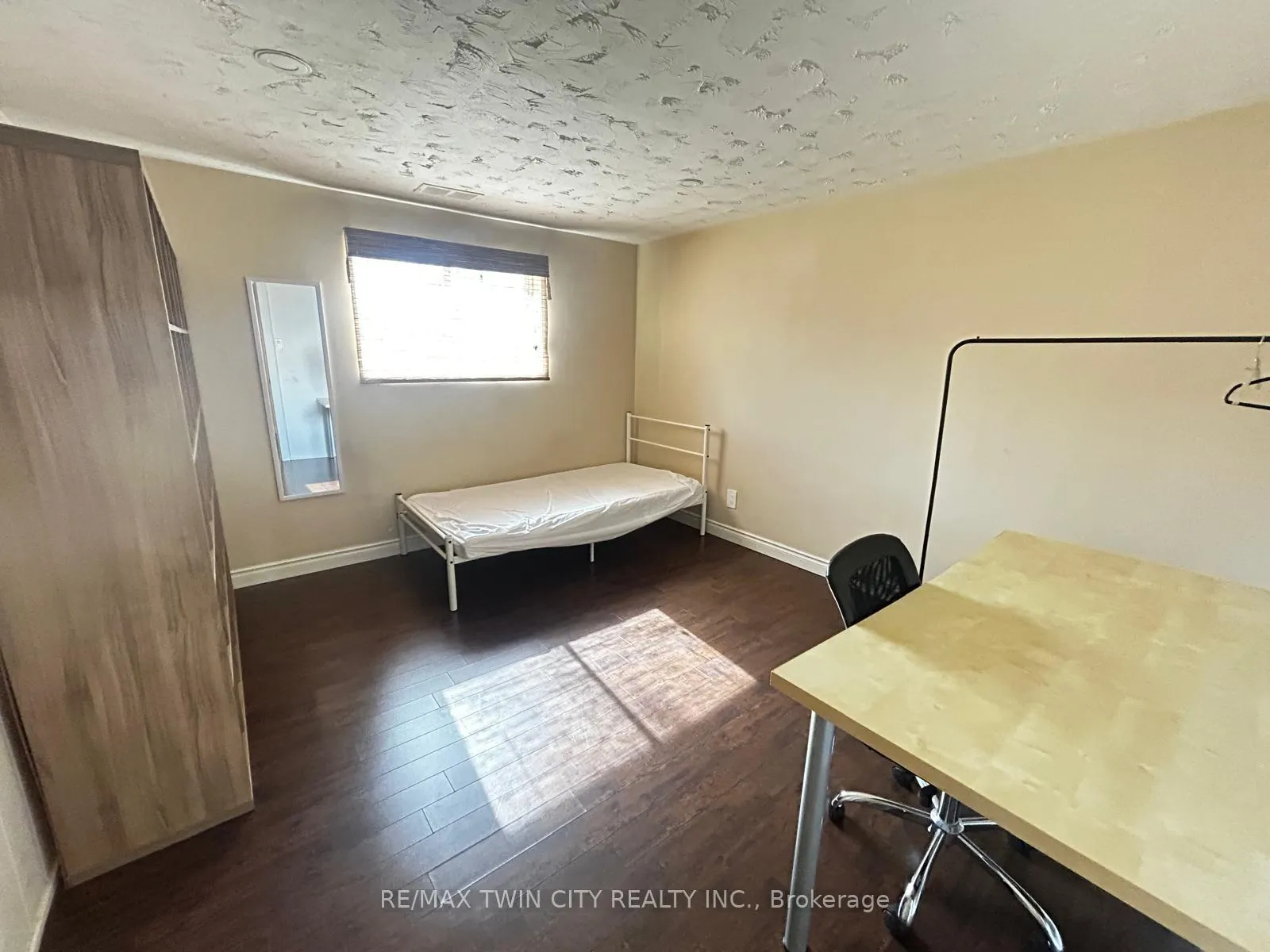 Photo 18 of 254 Camille Crescent, Waterloo — HOMEH