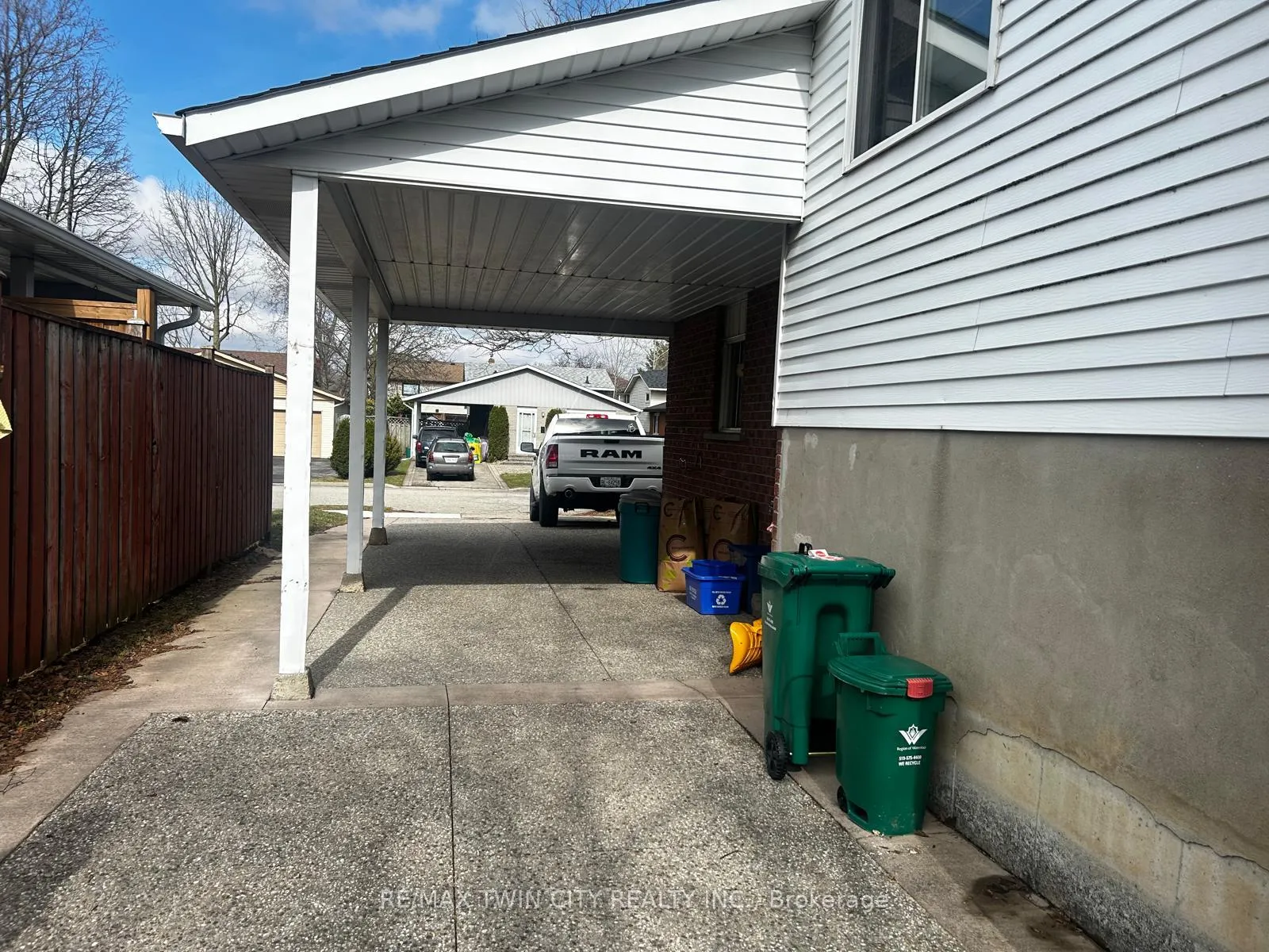Photo 38 of 254 Camille Crescent, Waterloo — HOMEH