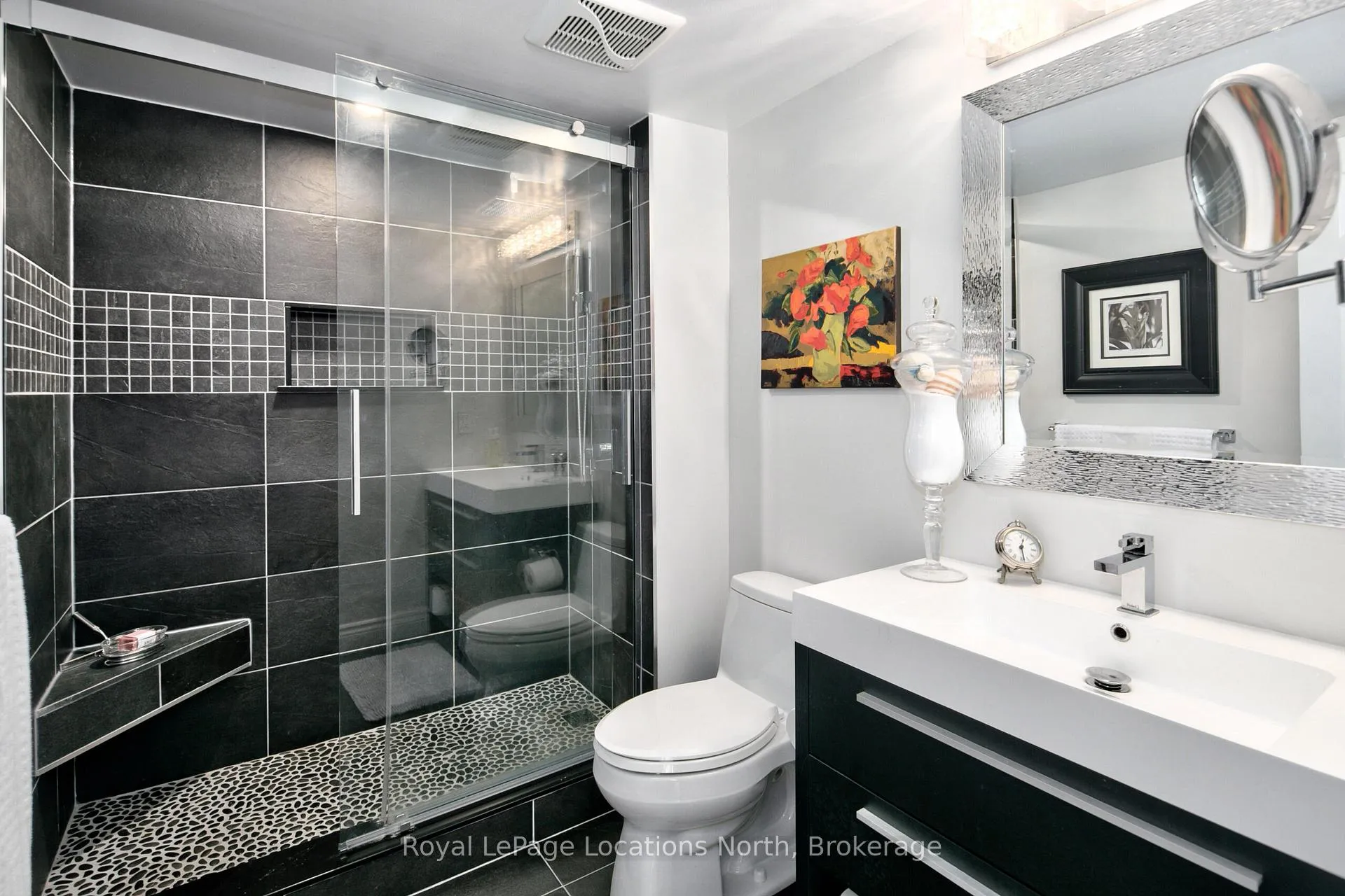 Photo 15 of 417 Mariners Way, Collingwood — HOMEH