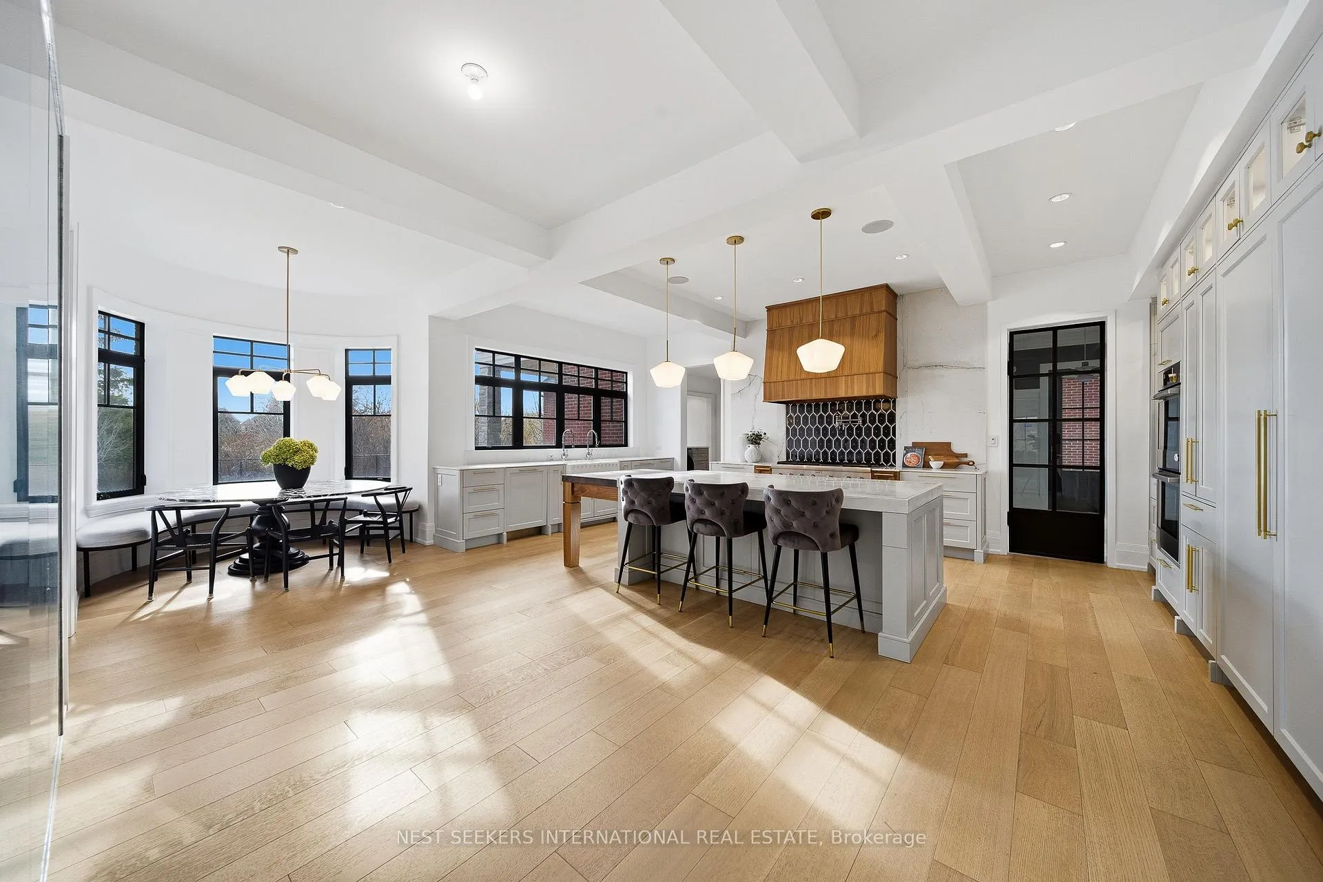 Photo 10 of 165 Northern Pines Boulevard, Vaughan, Kleinburg — HOMEH