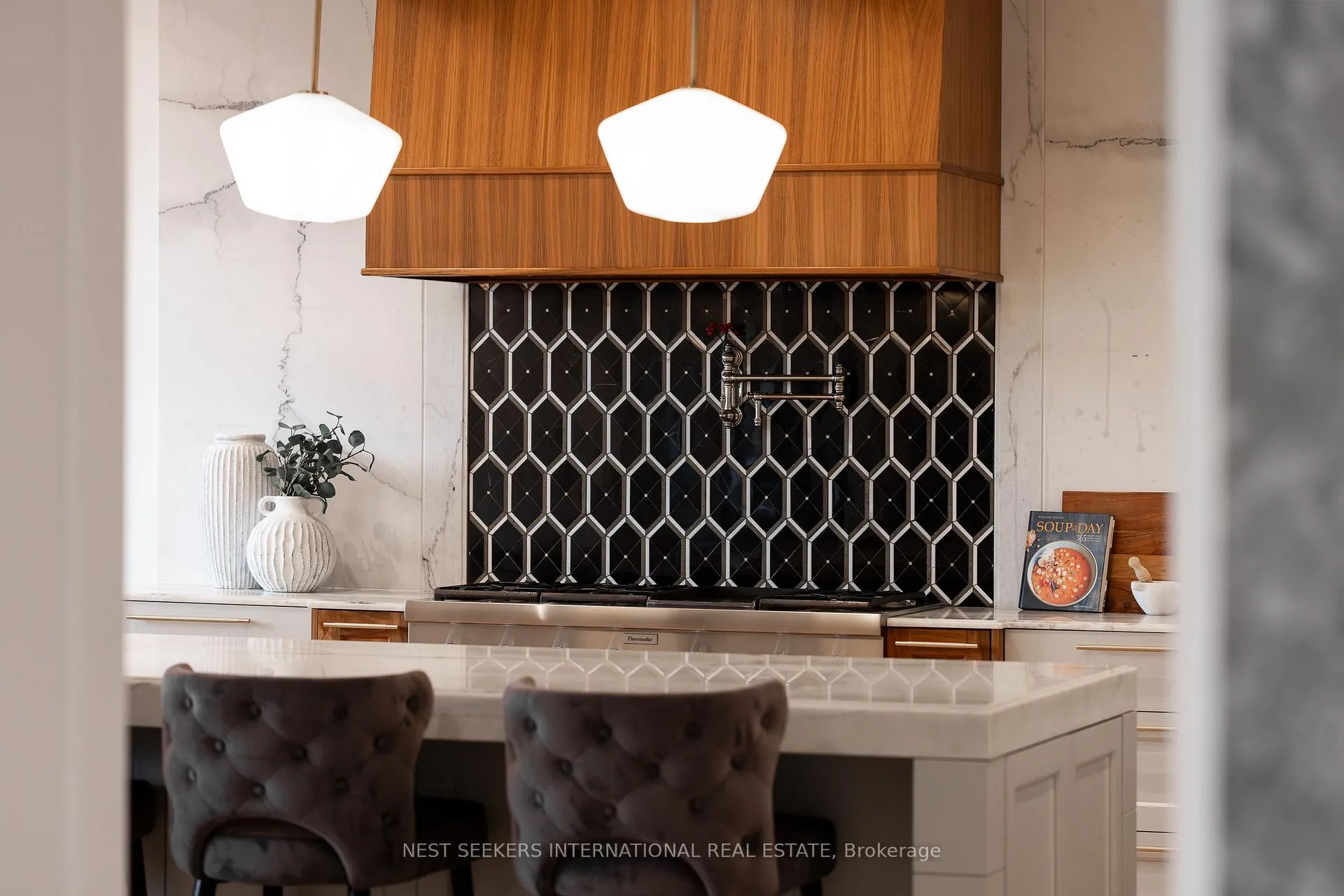 Photo 14 of 165 Northern Pines Boulevard, Vaughan, Kleinburg — HOMEH