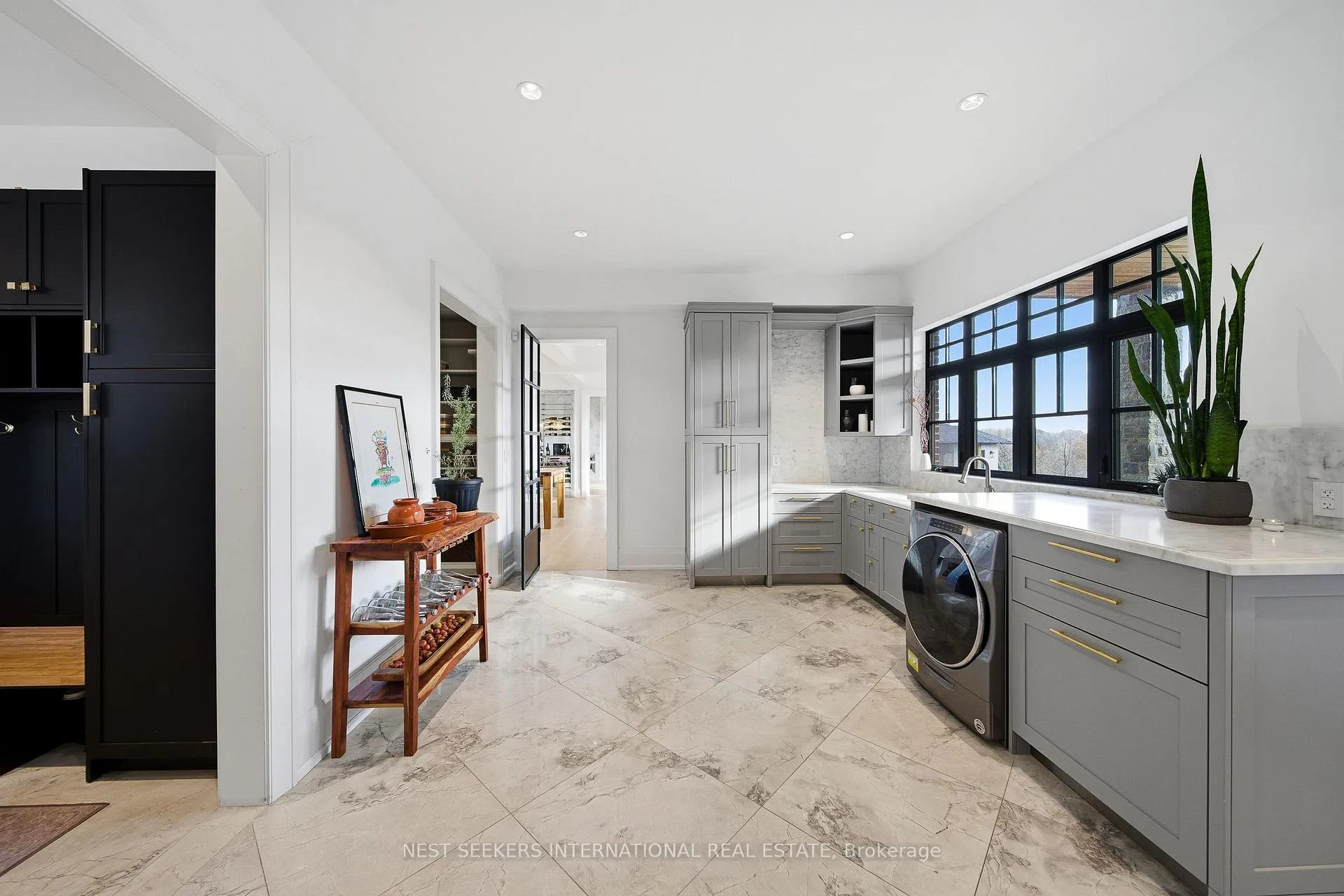 Photo 15 of 165 Northern Pines Boulevard, Vaughan, Kleinburg — HOMEH