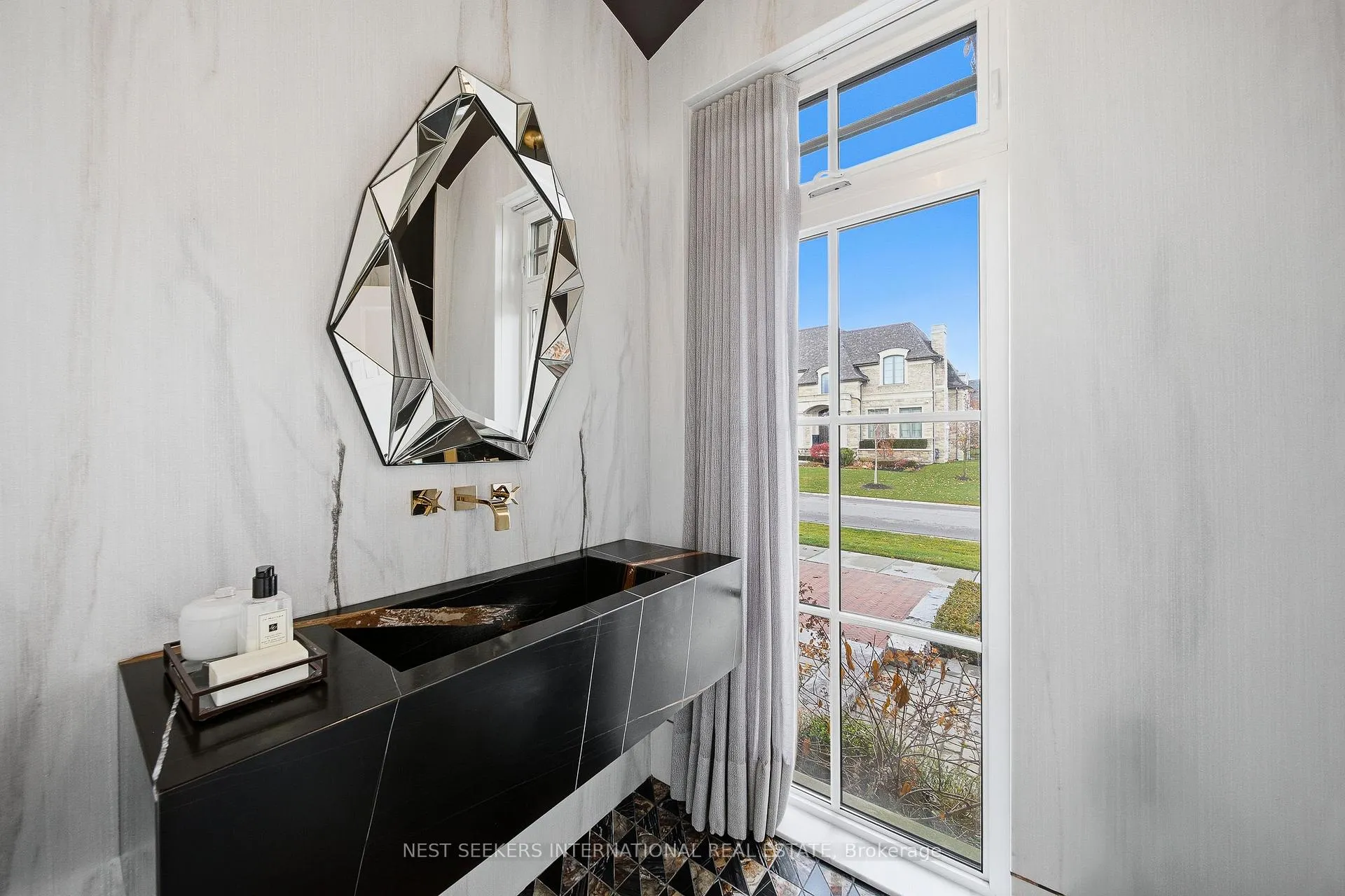 Photo 24 of 165 Northern Pines Boulevard, Vaughan, Kleinburg — HOMEH