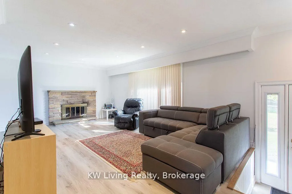 Photo 10 of 702 Lake Drive S, Georgina, Keswick South — HOMEH