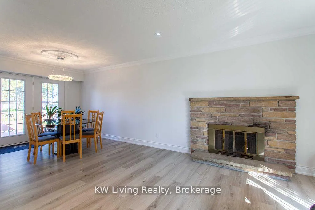 Photo 15 of 702 Lake Drive S, Georgina, Keswick South — HOMEH