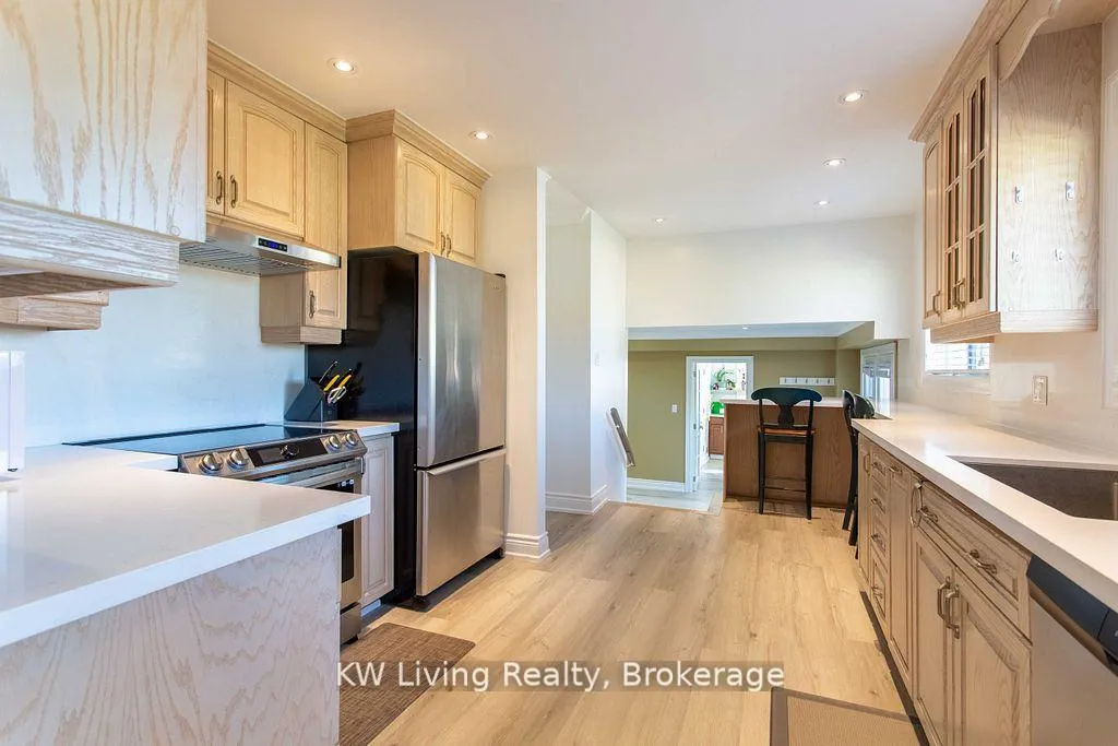 Photo 18 of 702 Lake Drive S, Georgina, Keswick South — HOMEH