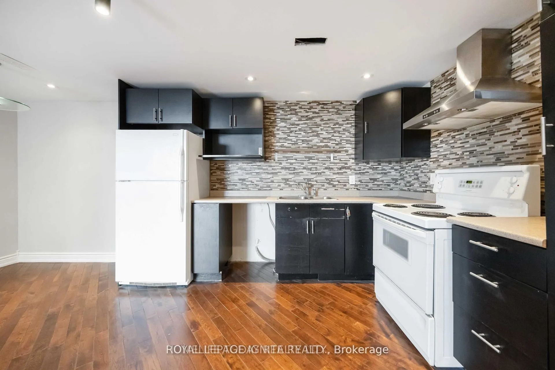 Photo 10 of Unit 1603, 330 Dixon Road, Etobicoke, Kingsview Village-The Westway — HOMEH