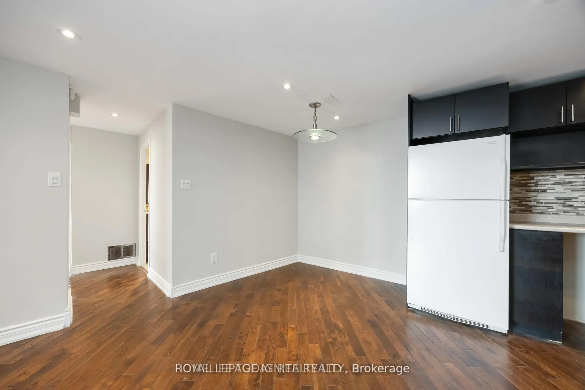 Photo 11 of Unit 1603, 330 Dixon Road, Etobicoke, Kingsview Village-The Westway — HOMEH