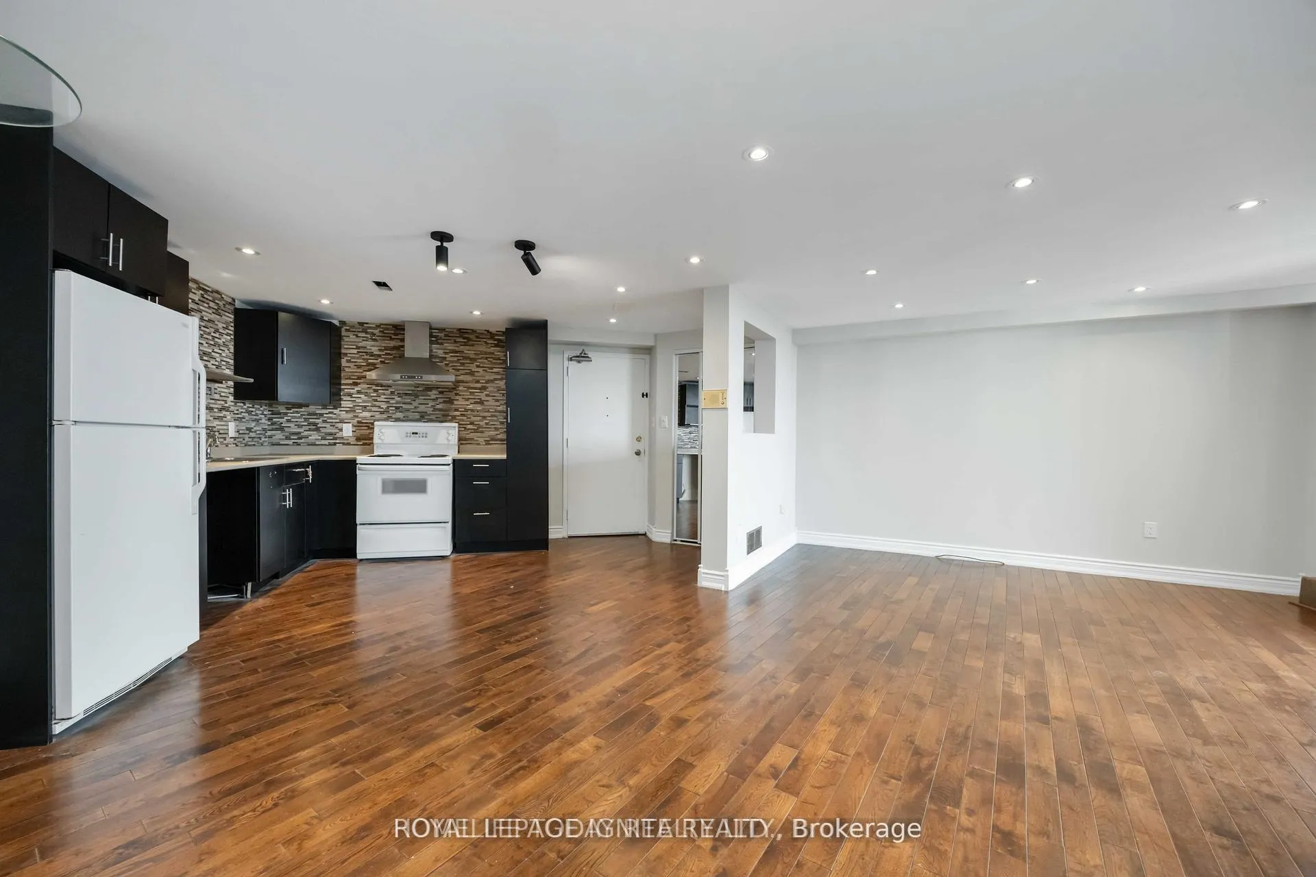 Photo 12 of Unit 1603, 330 Dixon Road, Etobicoke, Kingsview Village-The Westway — HOMEH