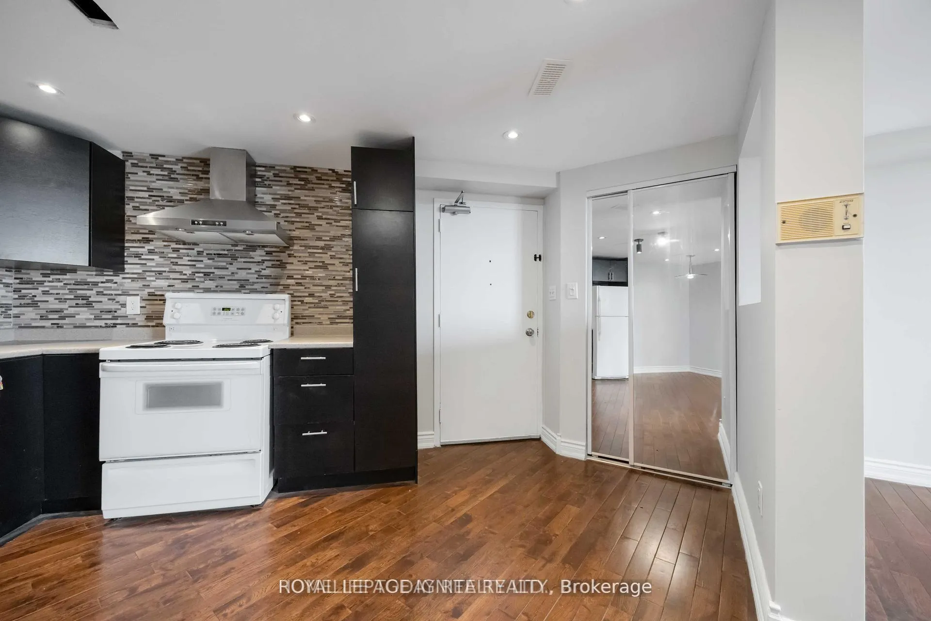 Photo 14 of Unit 1603, 330 Dixon Road, Etobicoke, Kingsview Village-The Westway — HOMEH